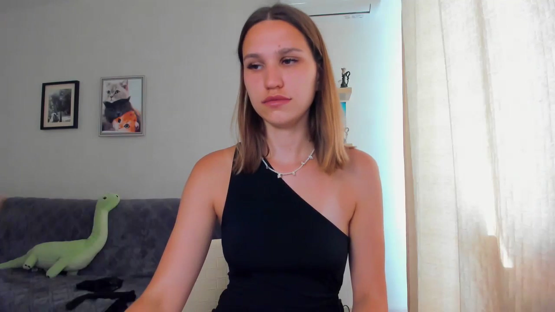 Gallery image thumbnail from WaveOfLove's myfreecams stream on, 06/19/2024, 12:36 image 15 of 20
