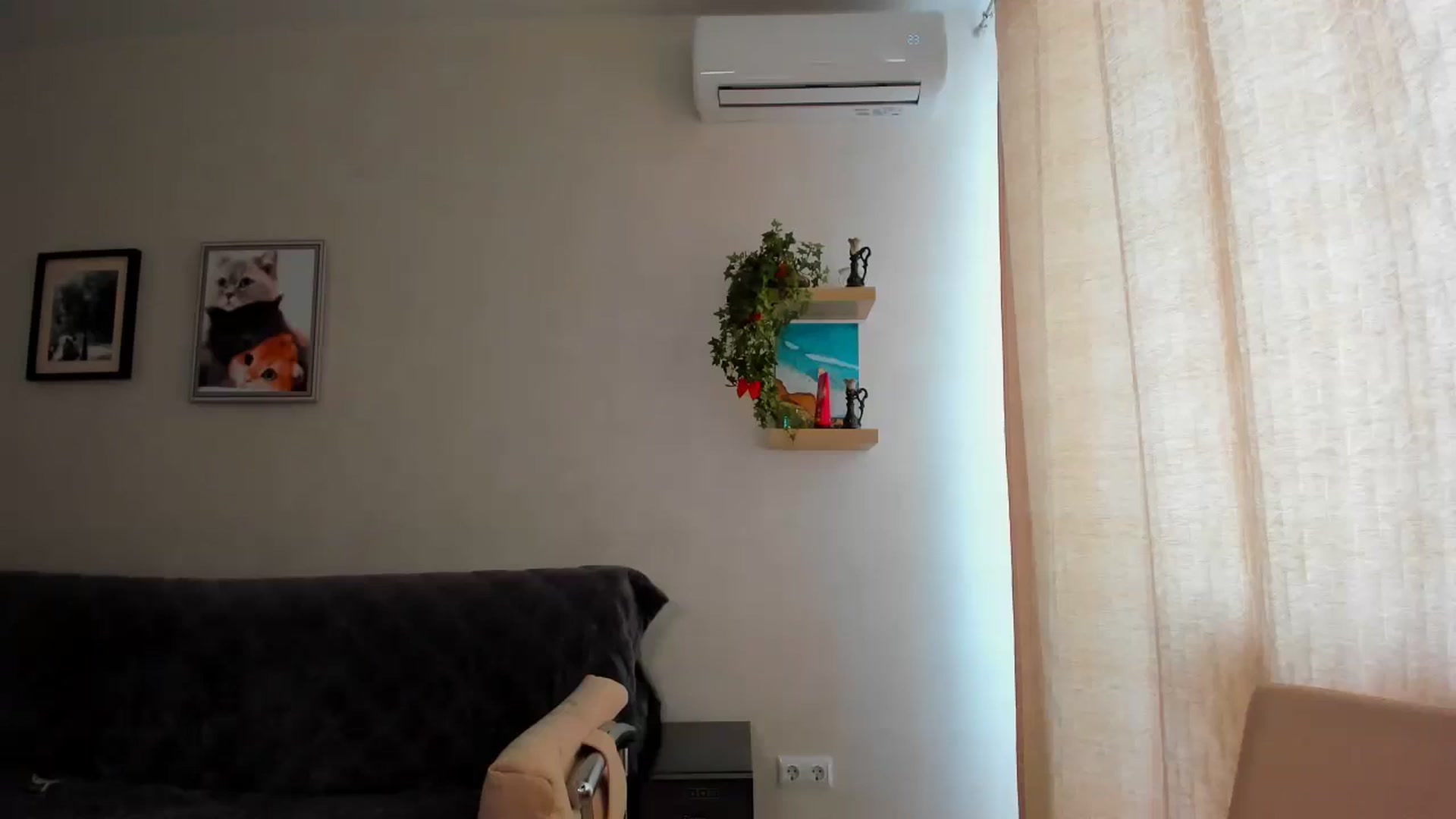 Gallery image thumbnail from WaveOfLove's myfreecams stream on, 06/20/2024, 12:01 image 16 of 20