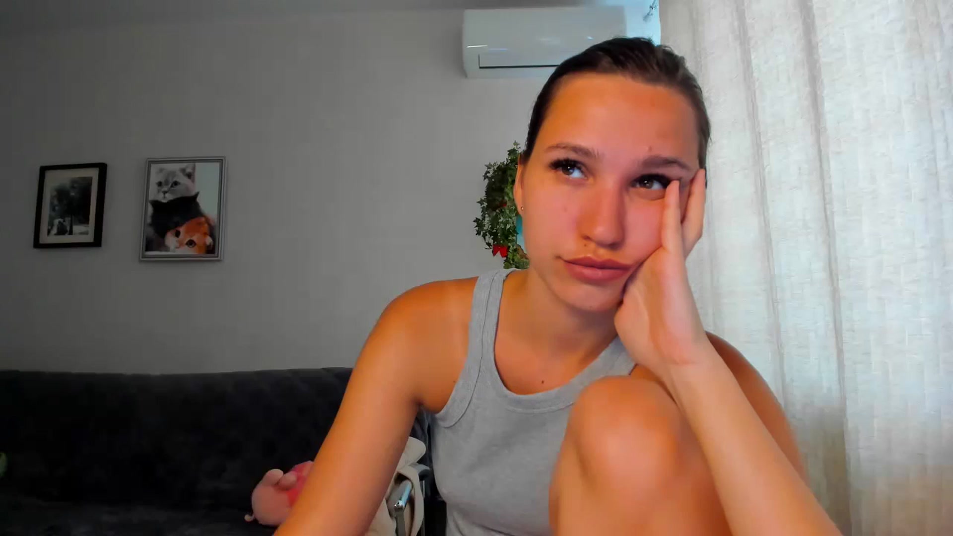 Gallery image thumbnail from WaveOfLove's myfreecams stream on, 06/21/2024, 11:18 image 13 of 20