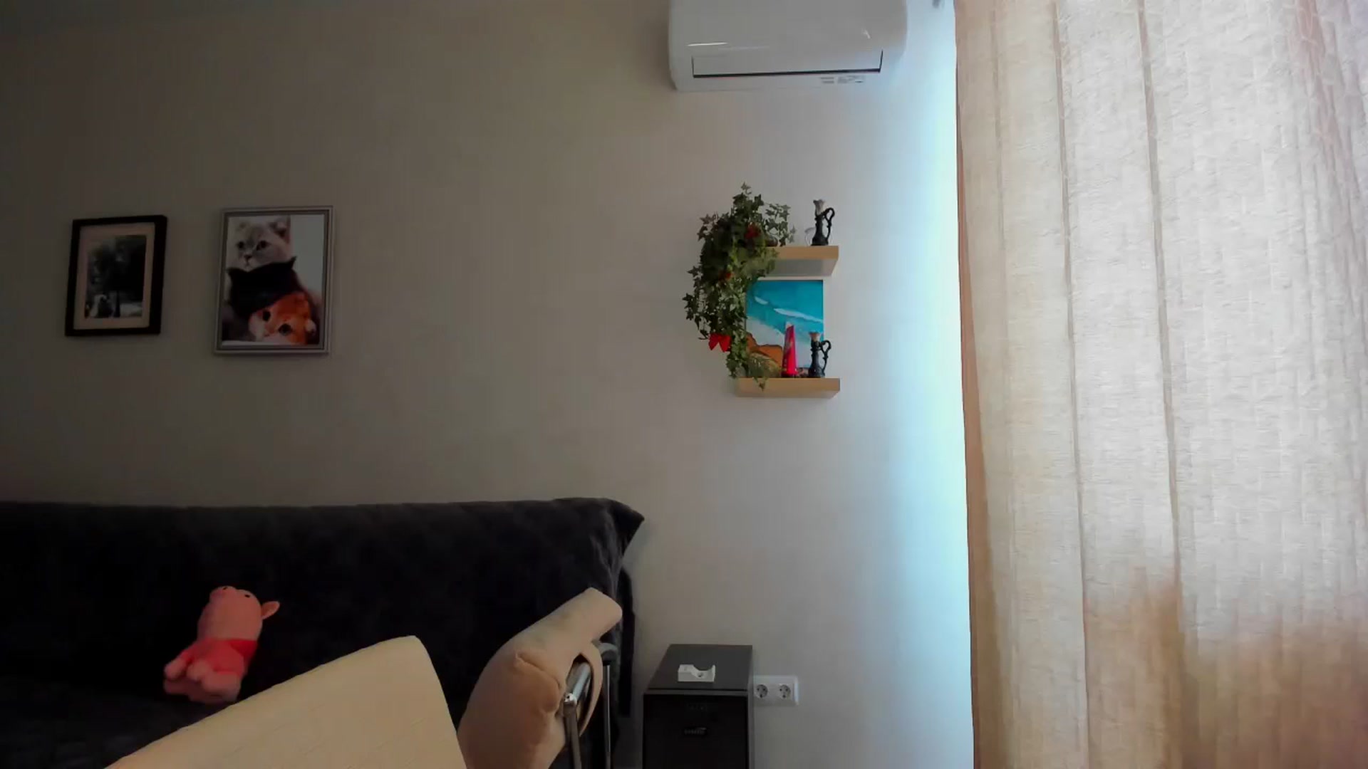 Gallery image thumbnail from WaveOfLove's myfreecams stream on, 06/25/2024, 11:54 image 16 of 20
