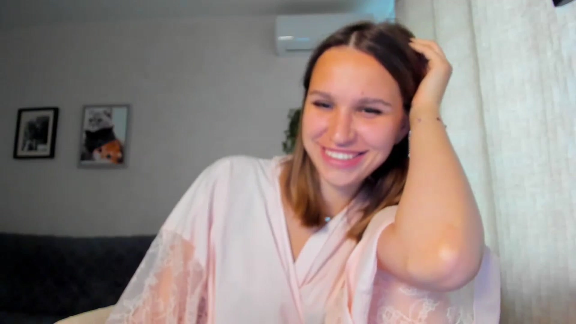 Gallery image thumbnail from WaveOfLove's myfreecams stream on, 06/28/2024, 12:11 image 5 of 20