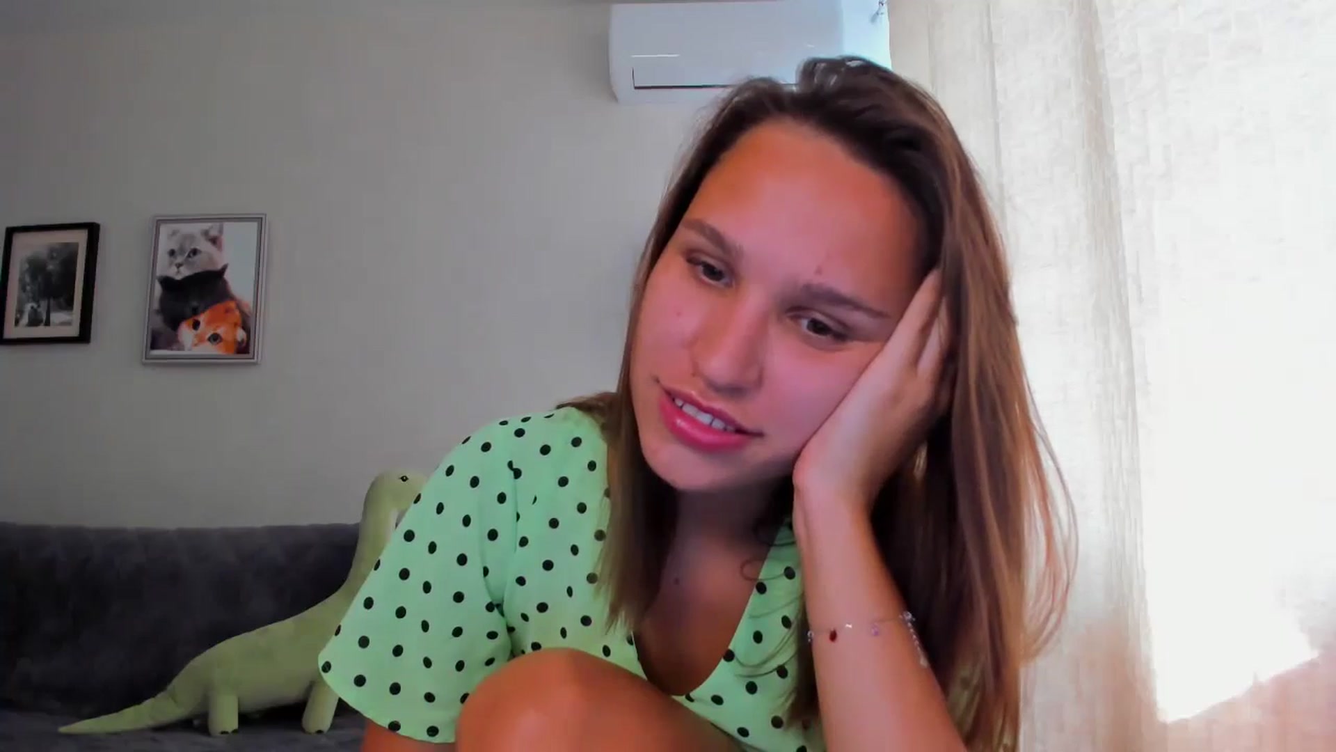 Gallery image thumbnail from WaveOfLove's myfreecams stream on, 07/26/2024, 12:31 image 19 of 20