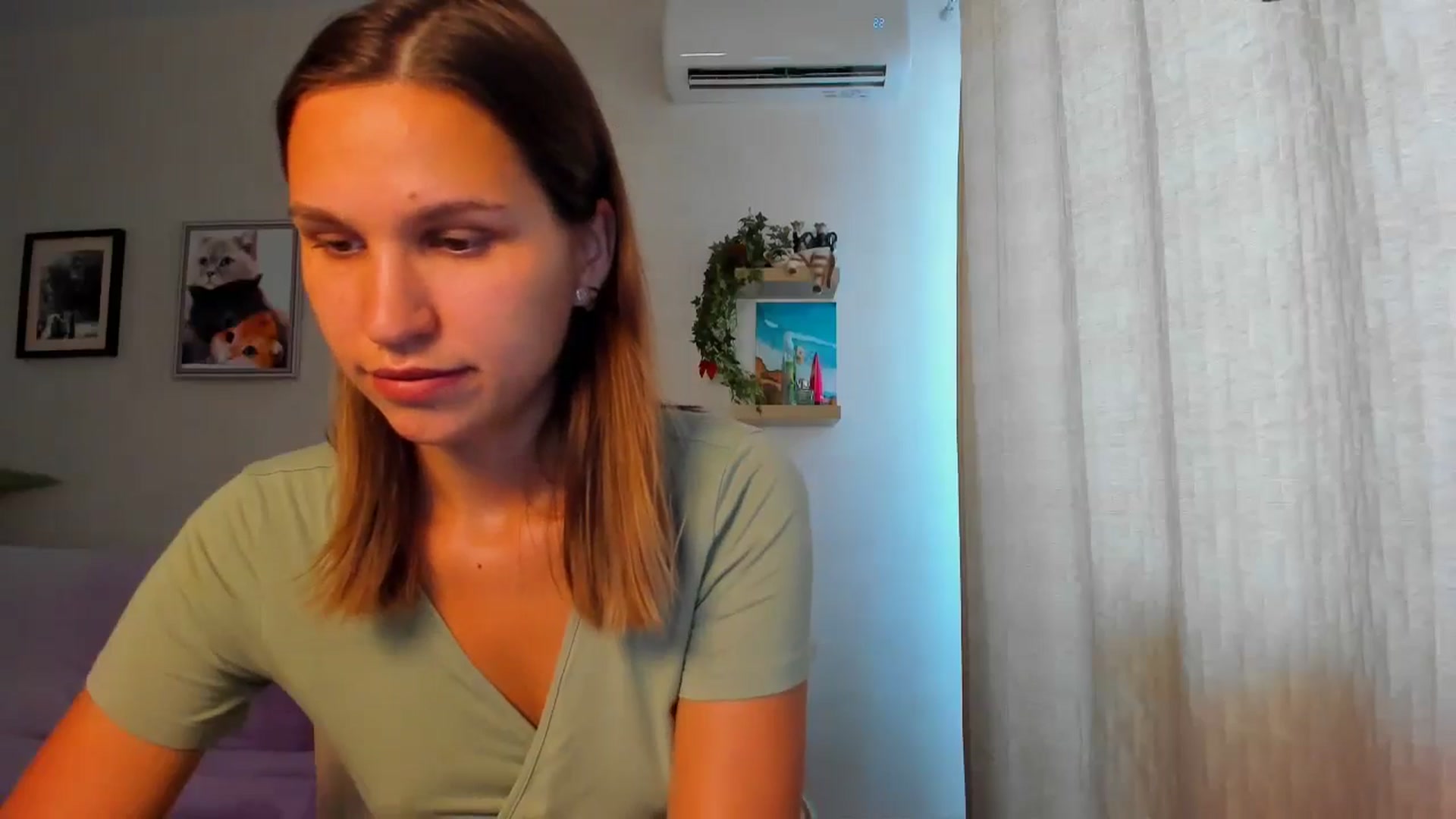 Gallery image thumbnail from WaveOfLove's myfreecams stream on, 08/23/2024, 10:31 image 19 of 20
