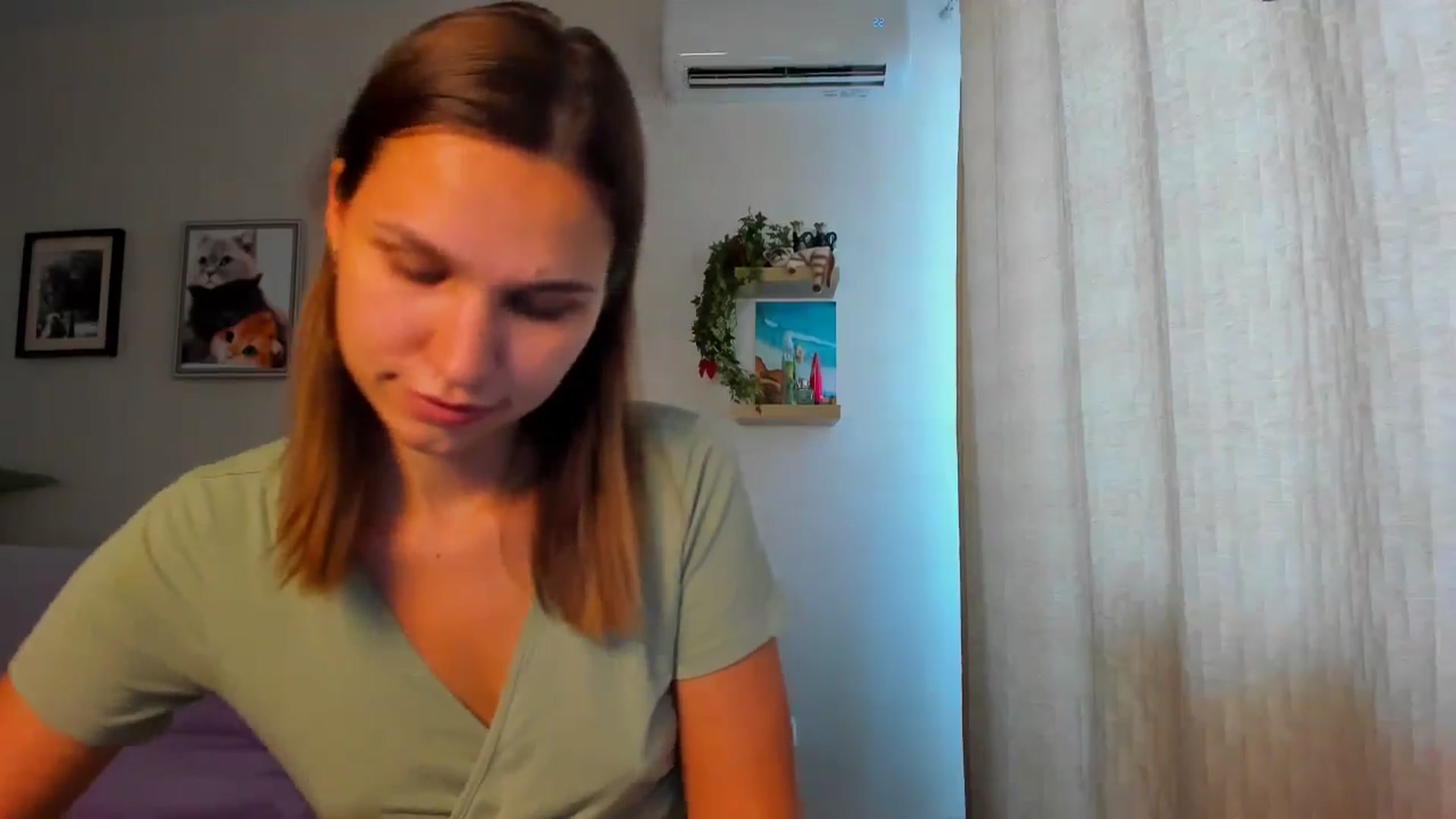 Gallery image thumbnail from WaveOfLove's myfreecams stream on, 08/23/2024, 10:31 image 16 of 20
