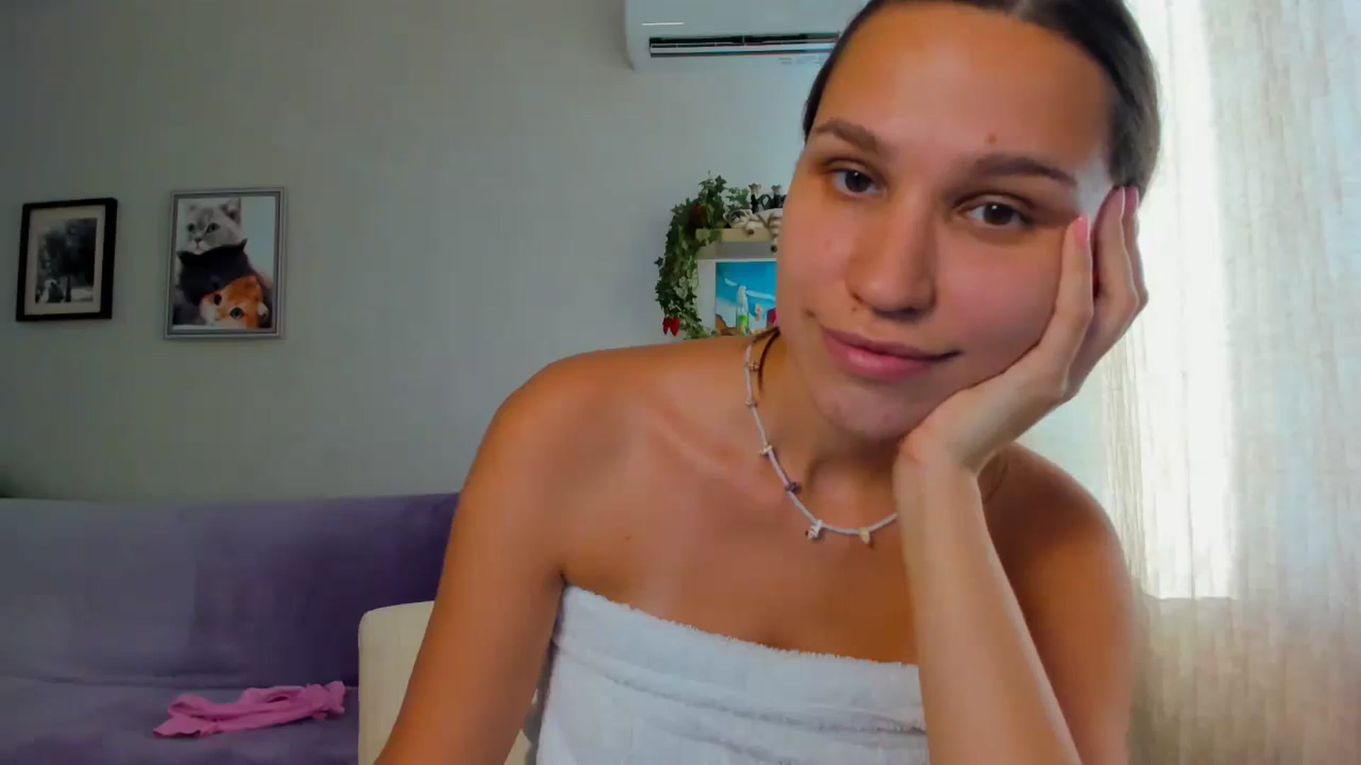 Gallery image thumbnail from WaveOfLove's myfreecams stream on, 08/27/2024, 13:17 image 15 of 20