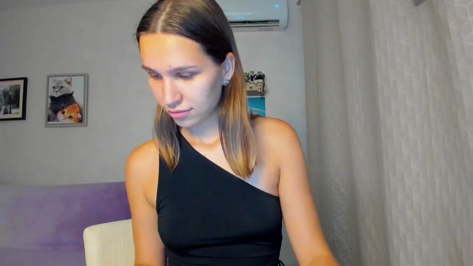 Gallery image thumbnail from WaveOfLove's myfreecams stream on, 08/30/2024, 16:10 image 18 of 20