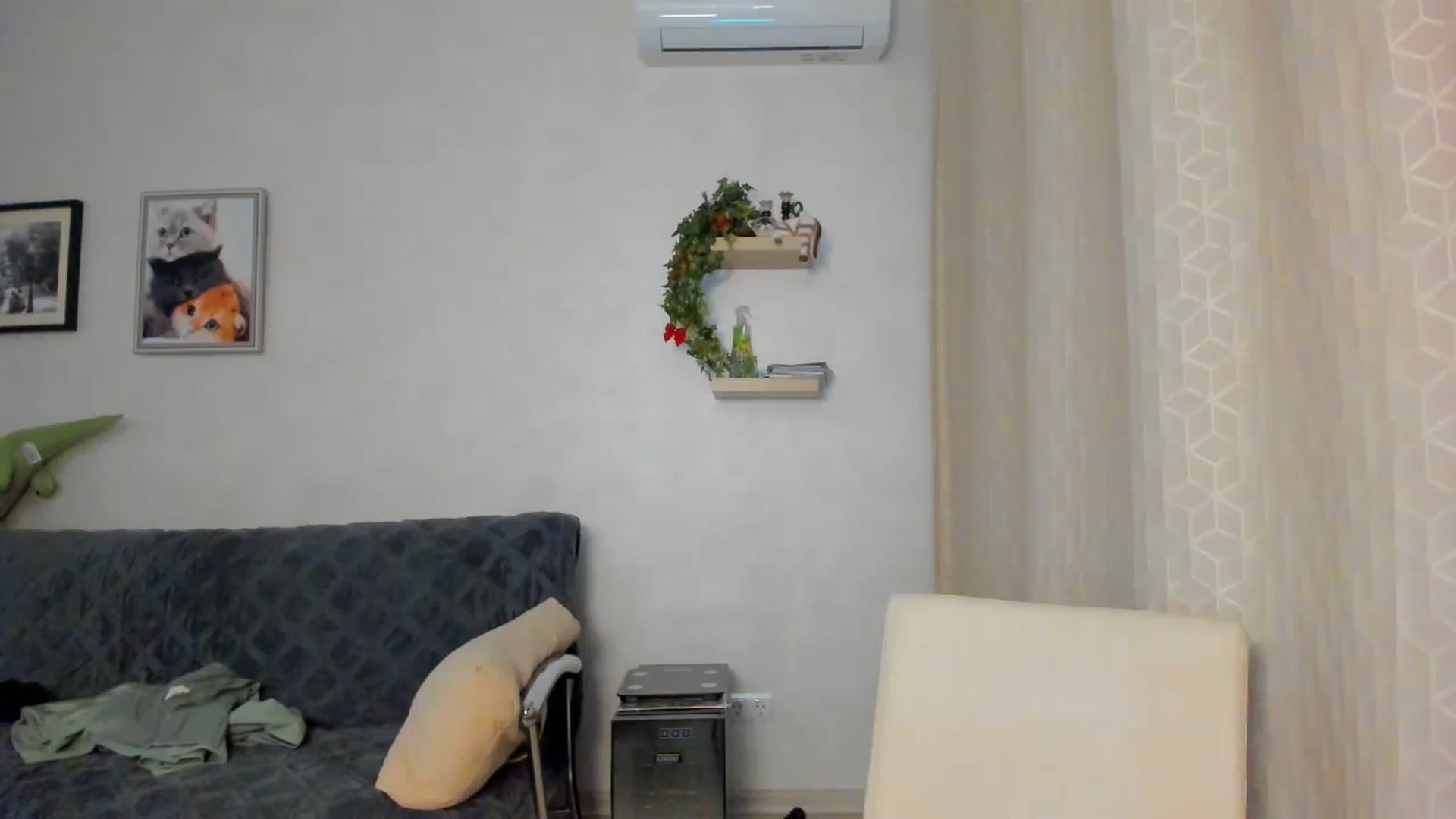 Gallery image thumbnail from WaveOfLove's myfreecams stream on, 10/11/2024, 19:23 image 13 of 20