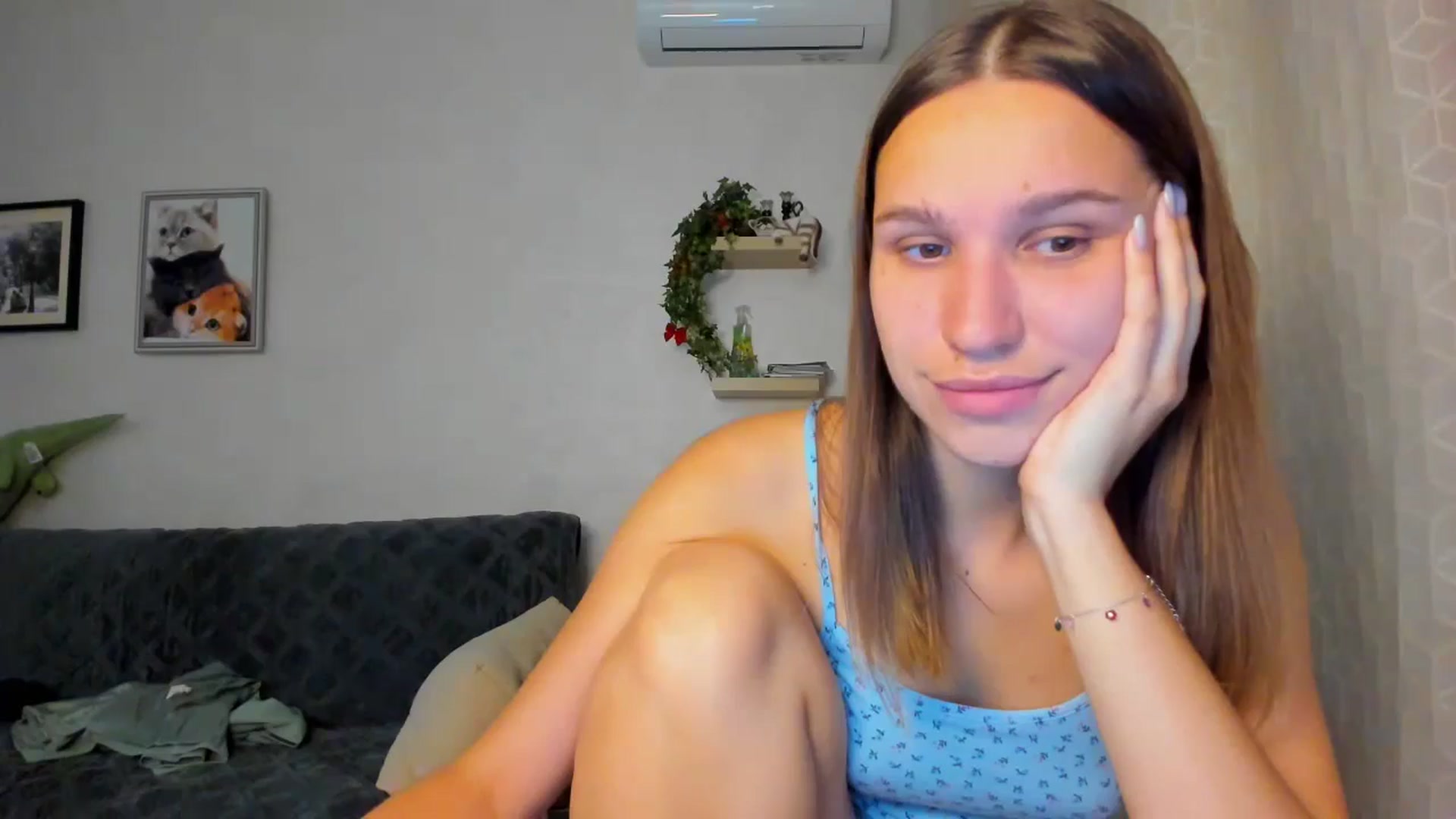 Gallery image thumbnail from WaveOfLove's myfreecams stream on, 10/11/2024, 19:23 image 19 of 20