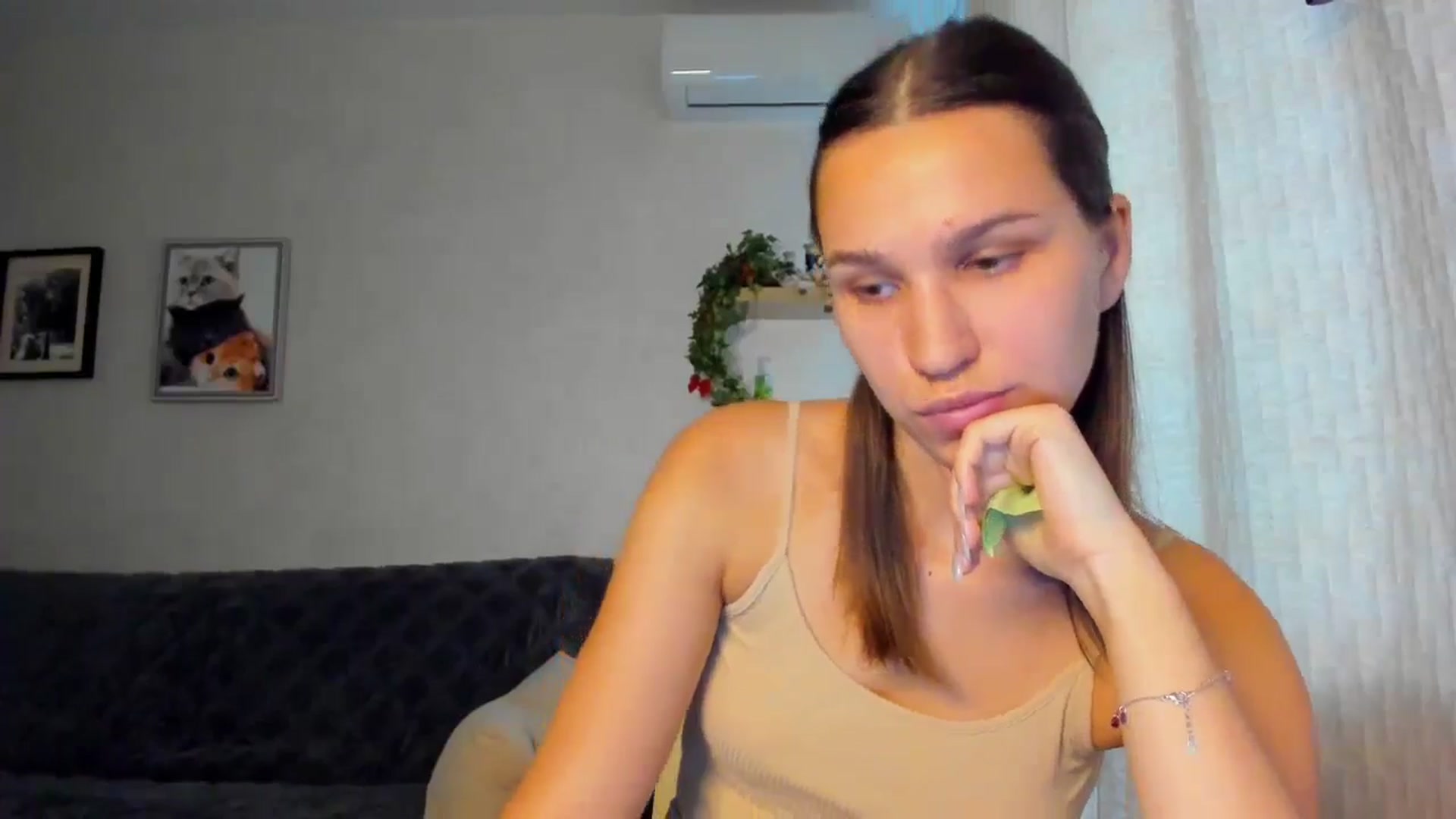 Gallery image thumbnail from WaveOfLove's myfreecams stream on, 10/23/2024, 12:33 image 18 of 20