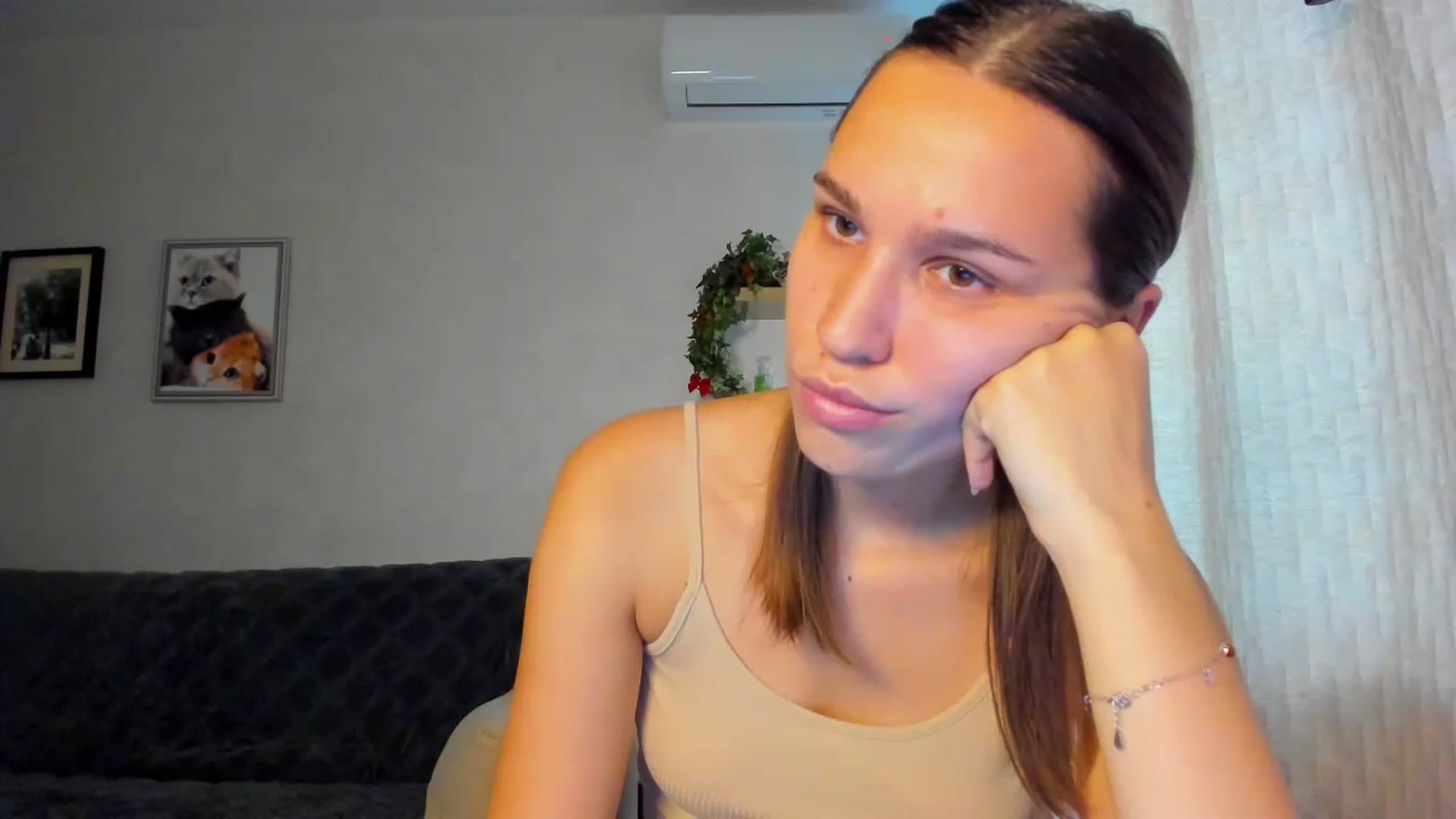 Gallery image thumbnail from WaveOfLove's myfreecams stream on, 10/23/2024, 12:33 image 16 of 20