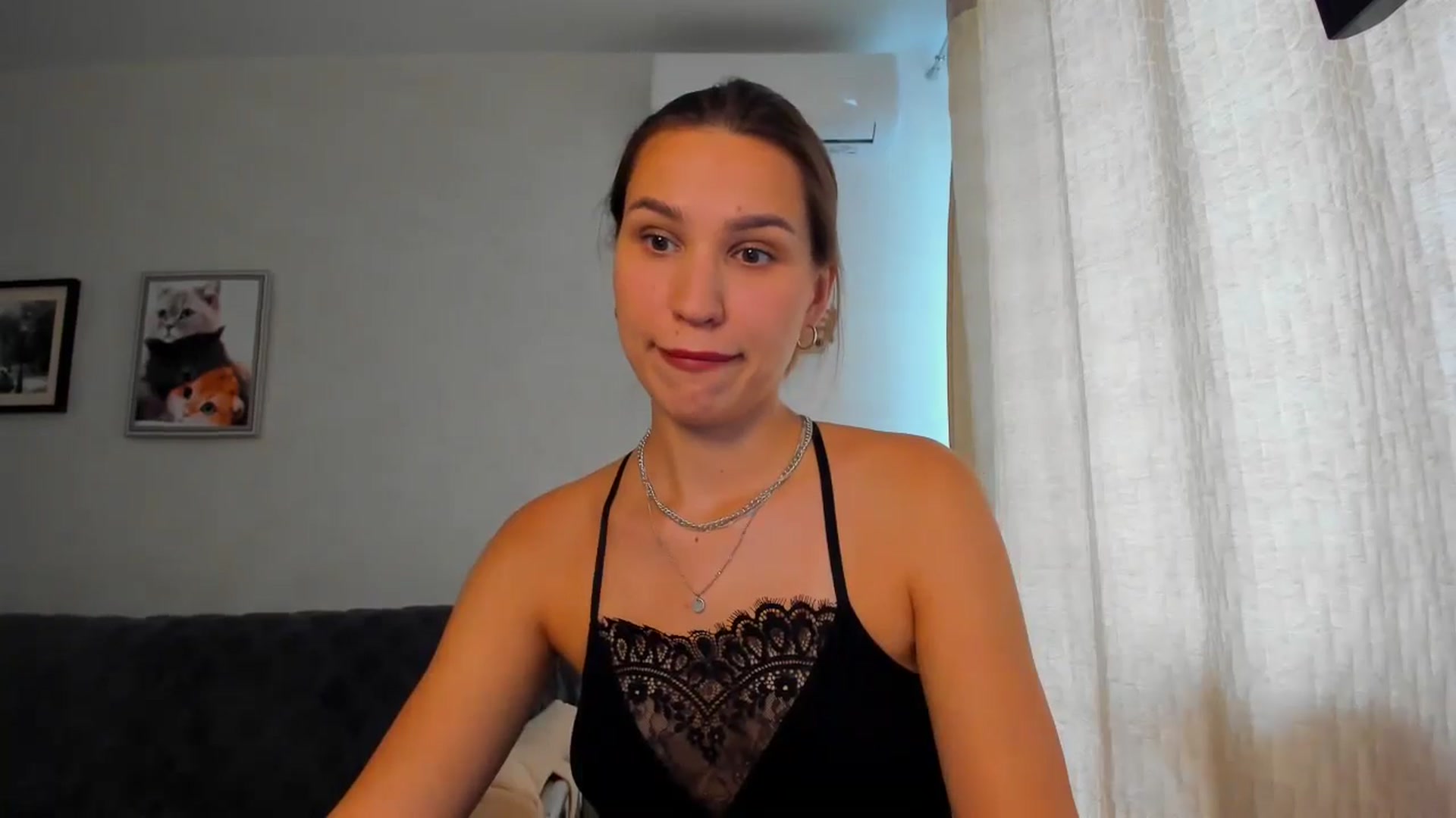 Gallery image thumbnail from WaveOfLove's myfreecams stream on, 10/25/2024, 11:01 image 15 of 20