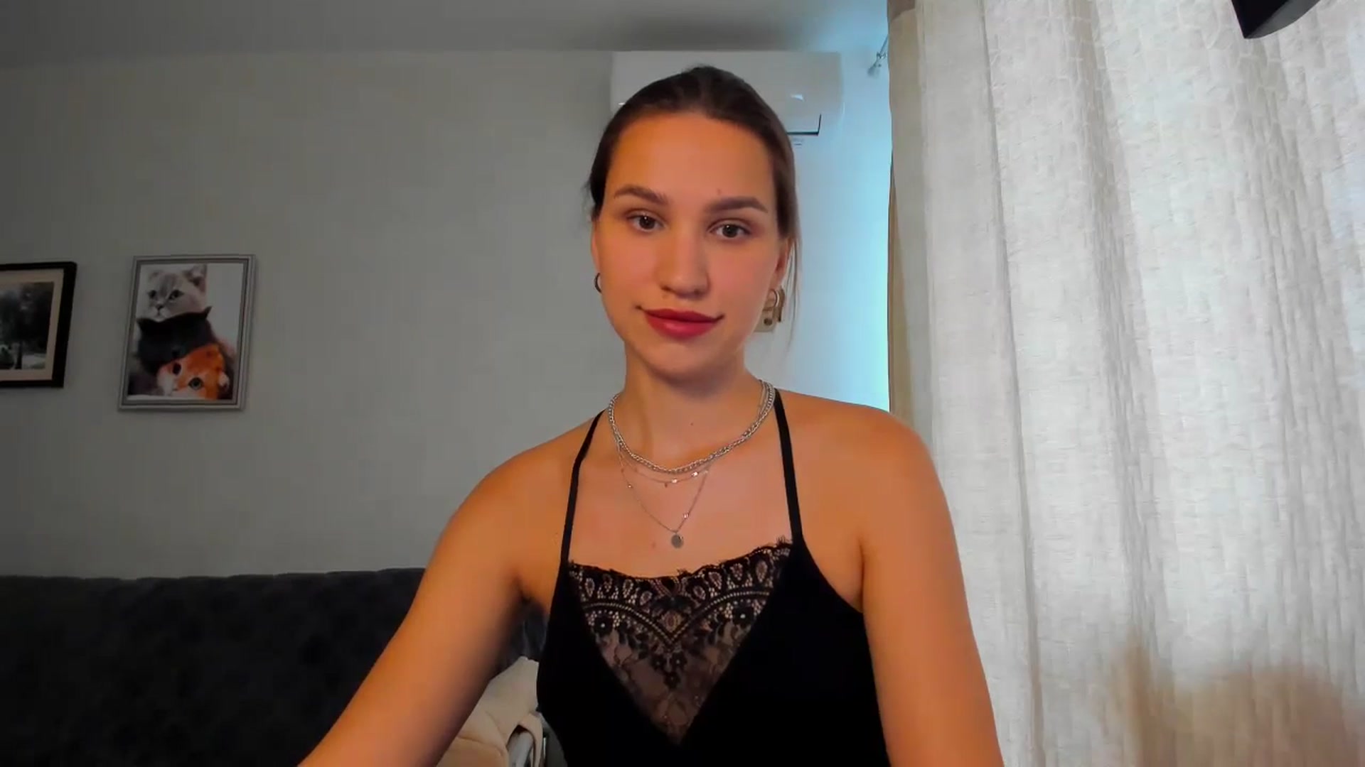 Gallery image thumbnail from WaveOfLove's myfreecams stream on, 10/25/2024, 11:01 image 19 of 20
