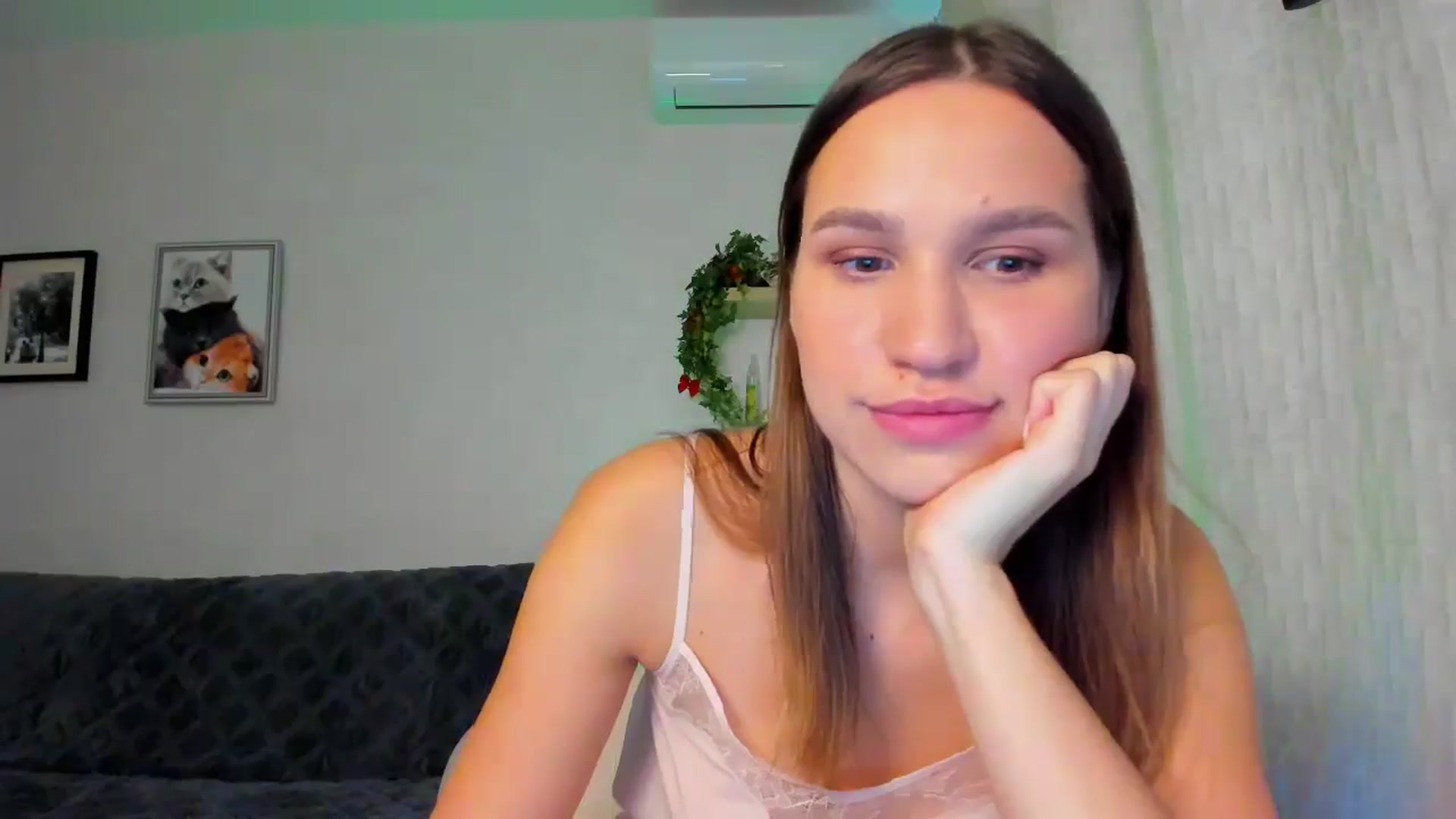 Gallery image thumbnail from WaveOfLove's myfreecams stream on, 11/15/2024, 11:52 image 19 of 20