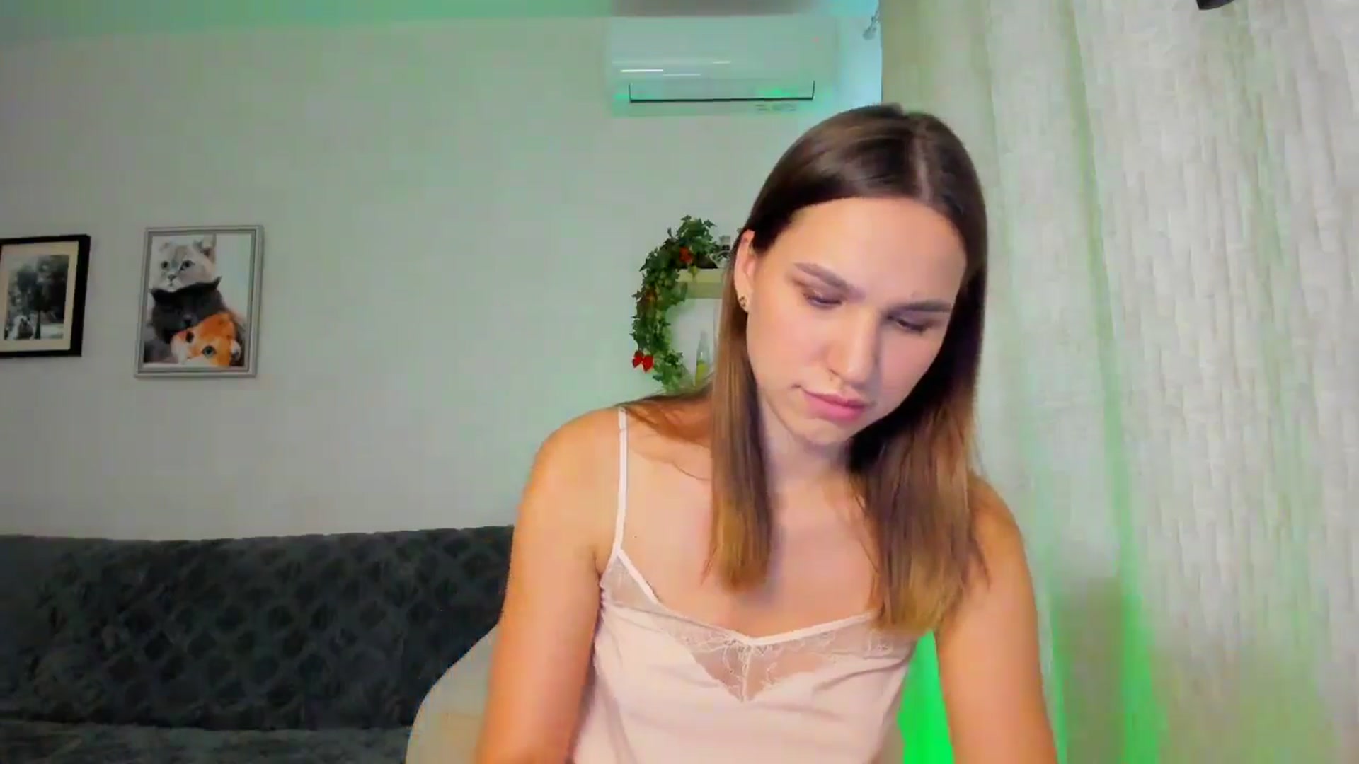 Gallery image thumbnail from WaveOfLove's myfreecams stream on, 11/15/2024, 11:52 image 17 of 20