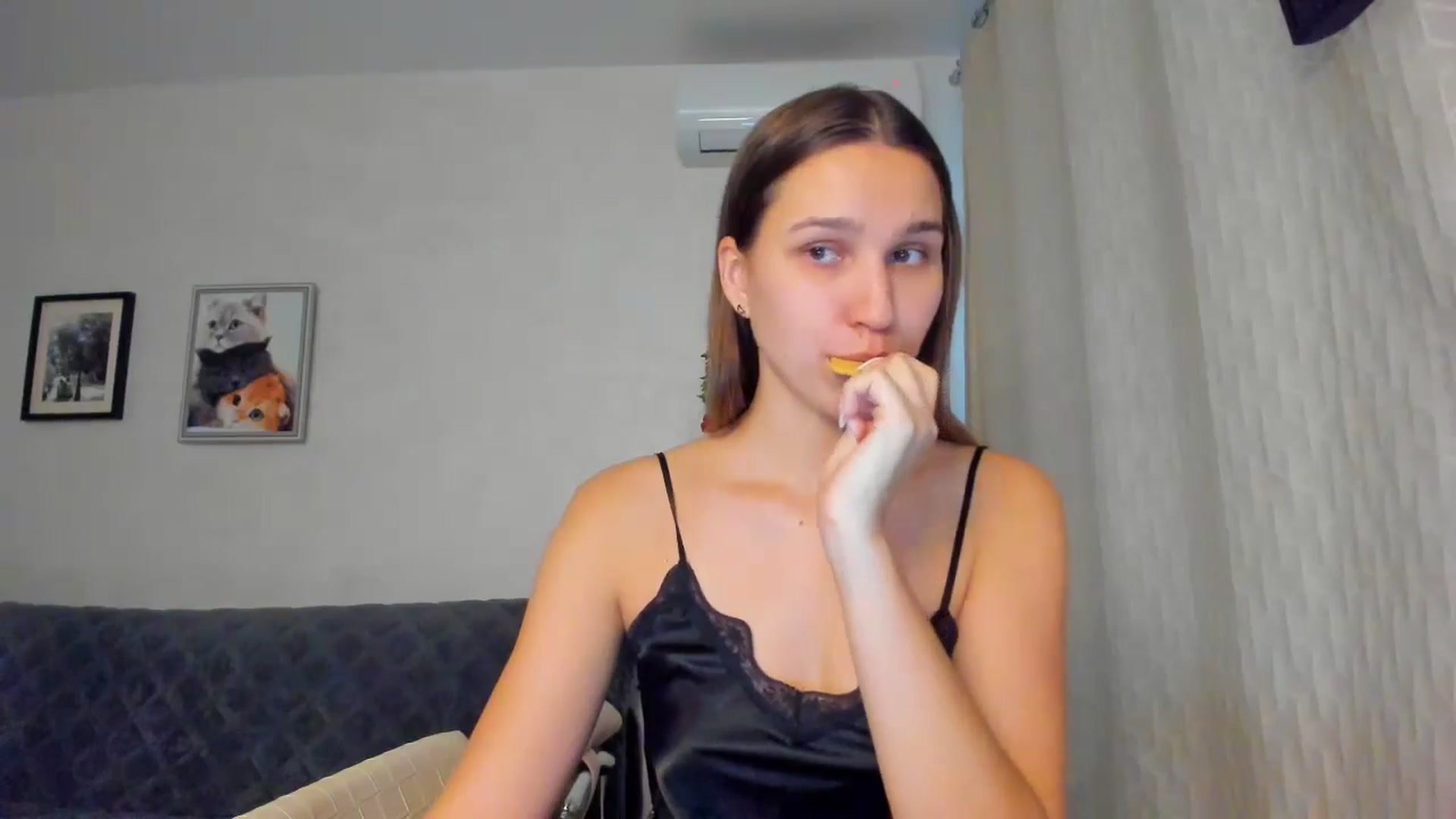Gallery image thumbnail from WaveOfLove's myfreecams stream on, 11/21/2024, 12:27 image 9 of 20