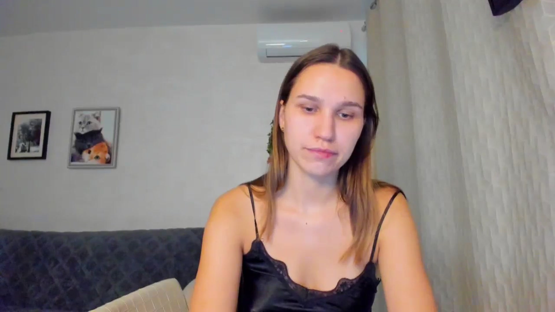 Gallery image thumbnail from WaveOfLove's myfreecams stream on, 11/21/2024, 12:27 image 17 of 20