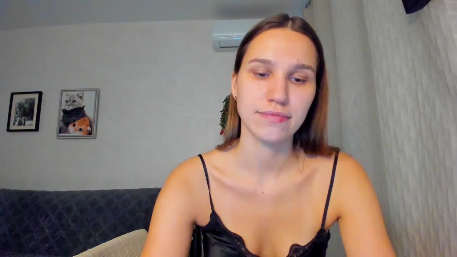 Gallery image thumbnail from WaveOfLove's myfreecams stream on, 11/21/2024, 12:27 image 10 of 20
