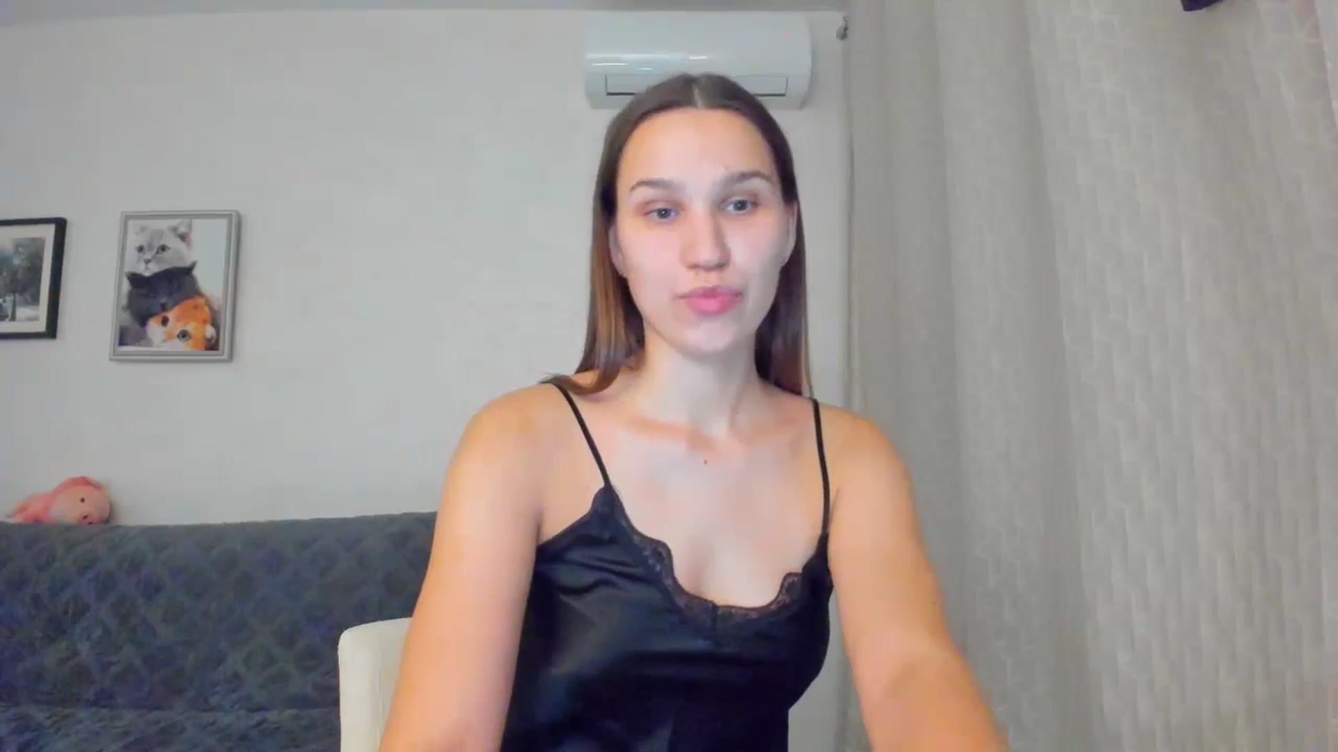 Gallery image thumbnail from WaveOfLove's myfreecams stream on, 11/22/2024, 17:34 image 7 of 20