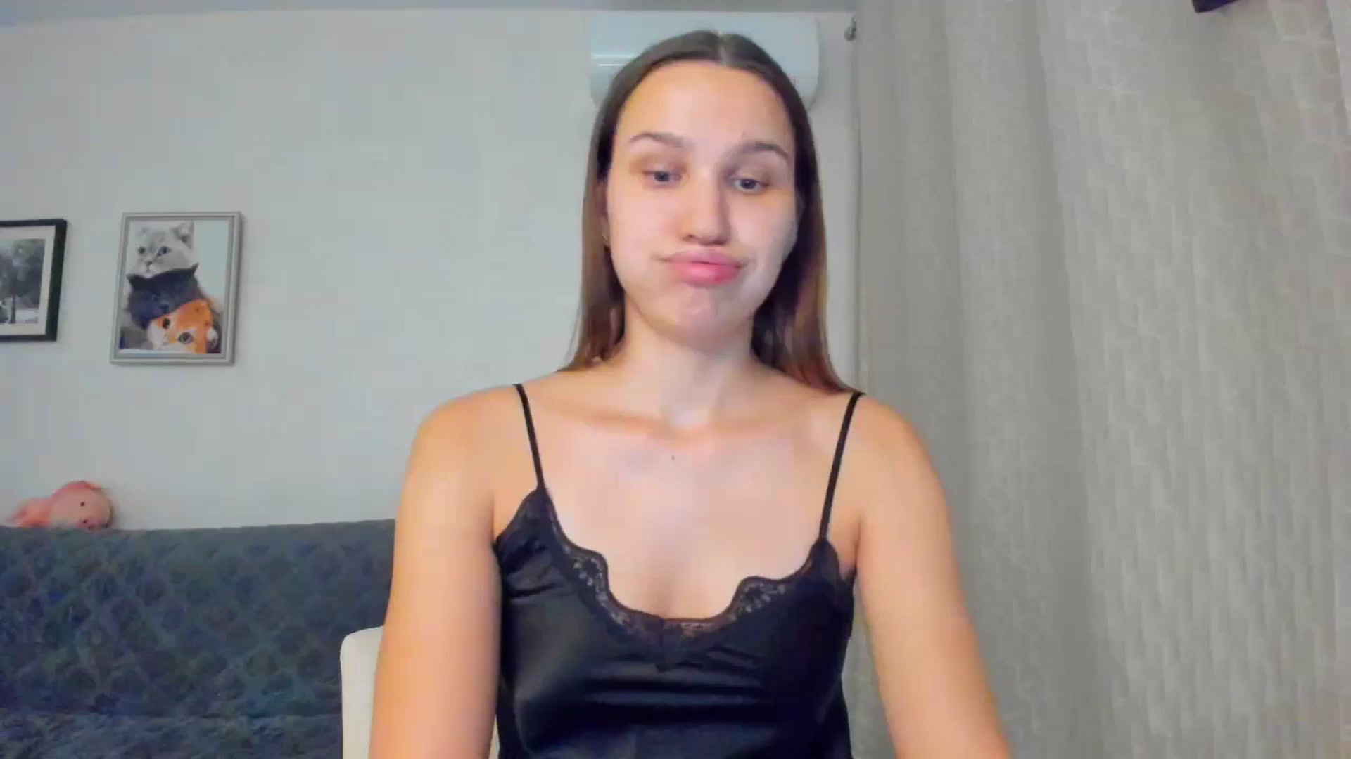 Gallery image thumbnail from WaveOfLove's myfreecams stream on, 11/22/2024, 17:34 image 5 of 20