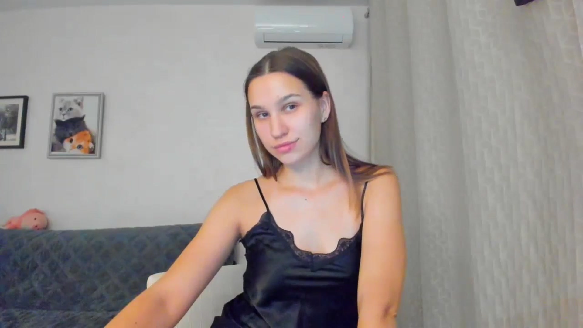 Gallery image thumbnail from WaveOfLove's myfreecams stream on, 11/22/2024, 17:34 image 6 of 20