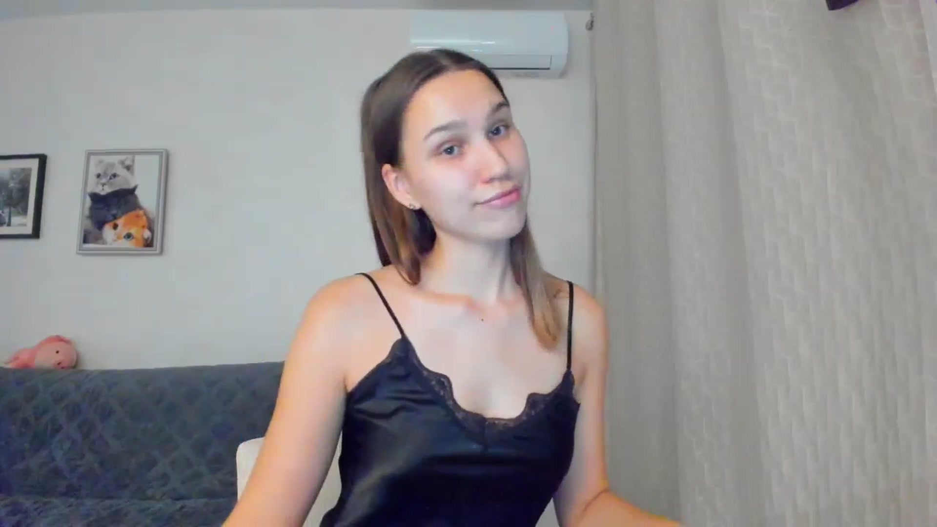 Gallery image thumbnail from WaveOfLove's myfreecams stream on, 11/22/2024, 17:34 image 9 of 20