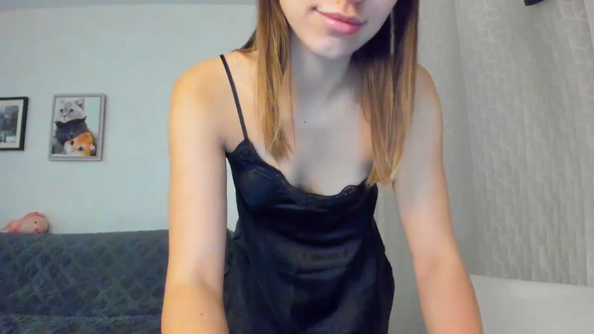 Gallery image thumbnail from WaveOfLove's myfreecams stream on, 11/22/2024, 17:34 image 13 of 20