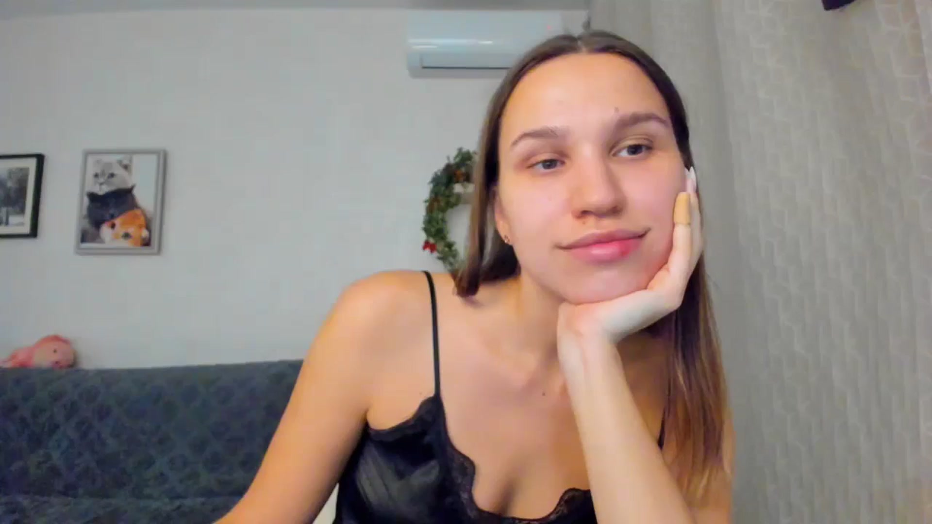 Gallery image thumbnail from WaveOfLove's myfreecams stream on, 11/22/2024, 17:34 image 20 of 20