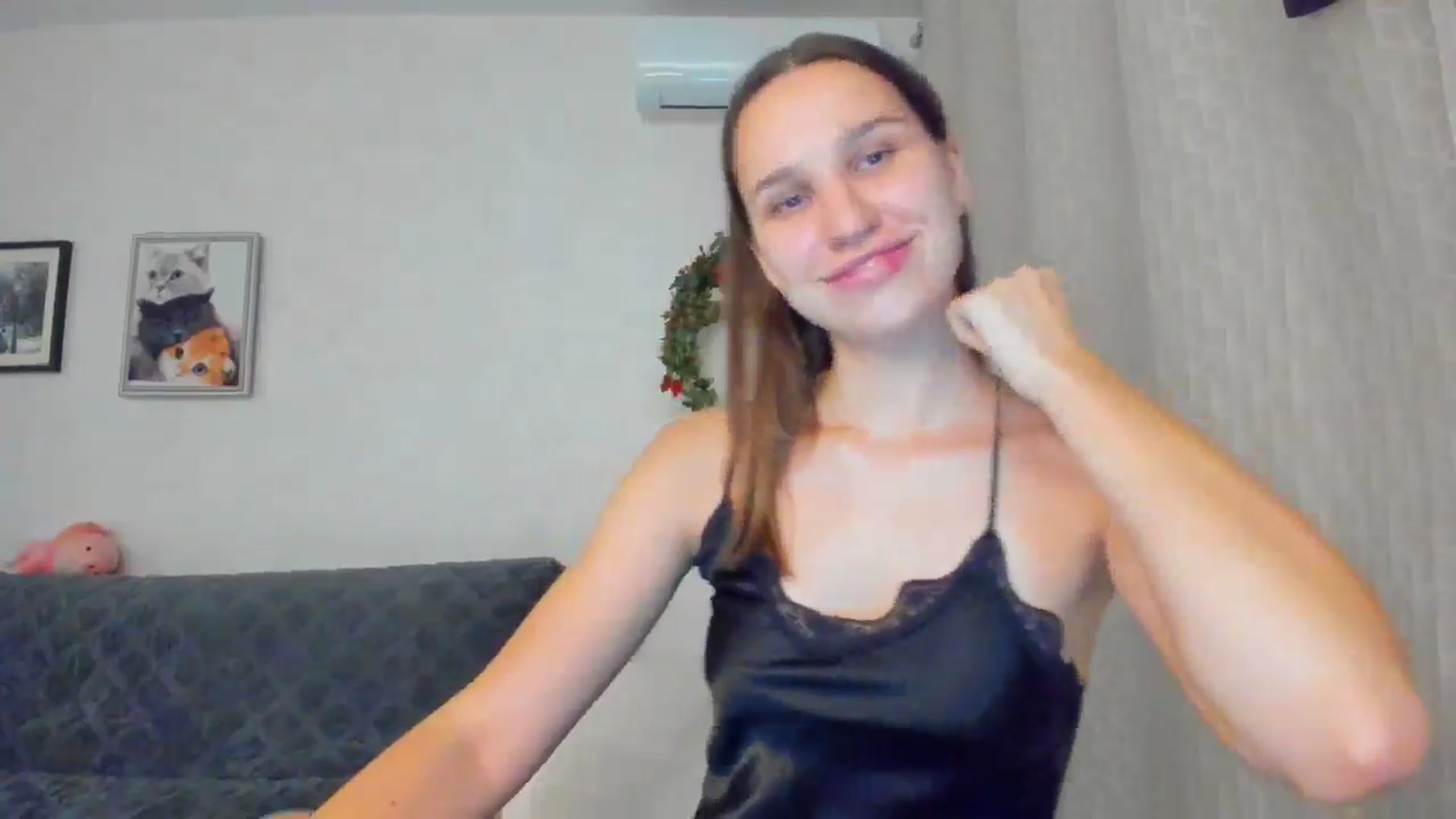 Gallery image thumbnail from WaveOfLove's myfreecams stream on, 11/22/2024, 17:34 image 12 of 20