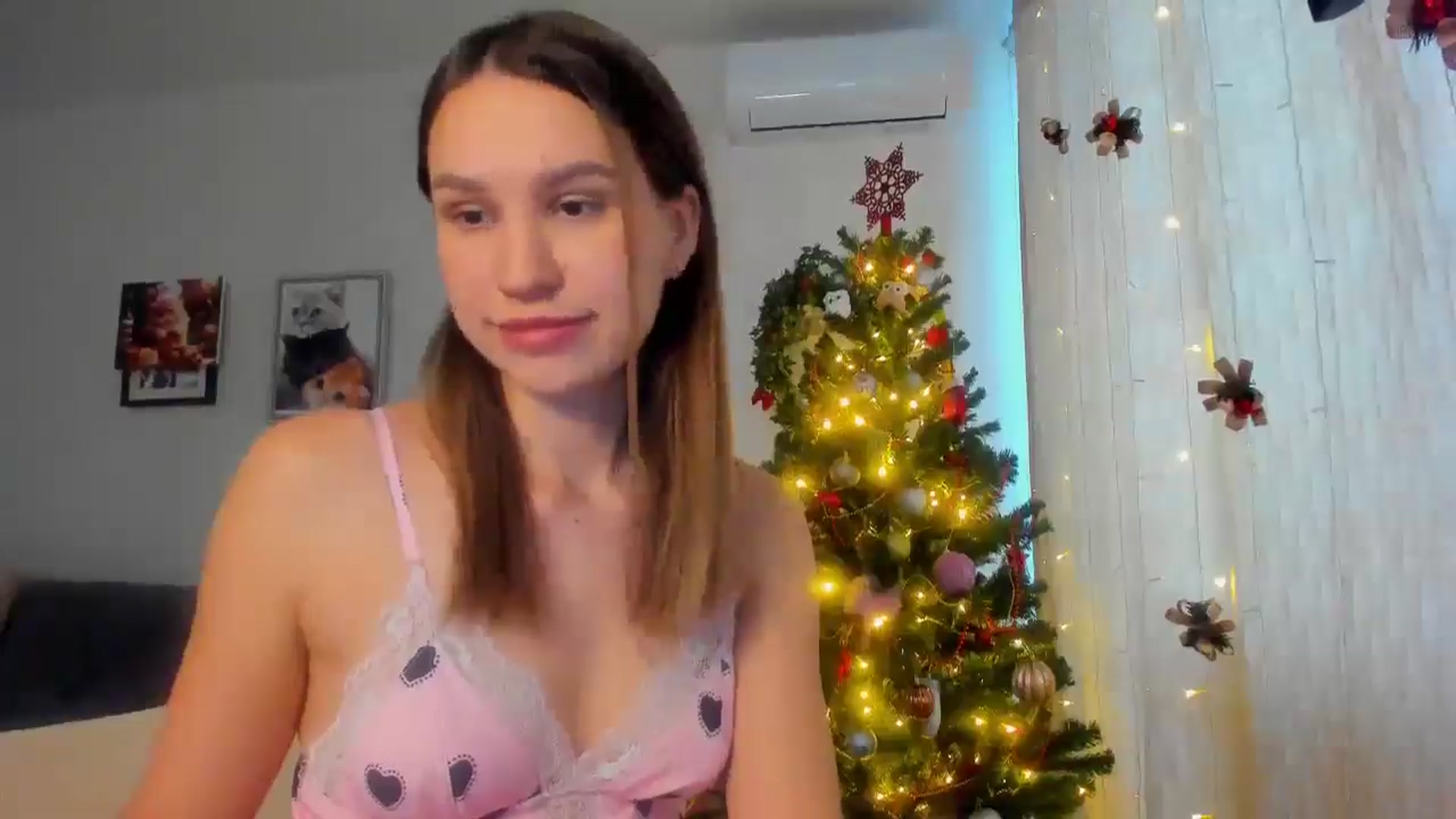 Gallery image thumbnail from WaveOfLove's myfreecams stream on, 12/13/2024, 11:23 image 11 of 20