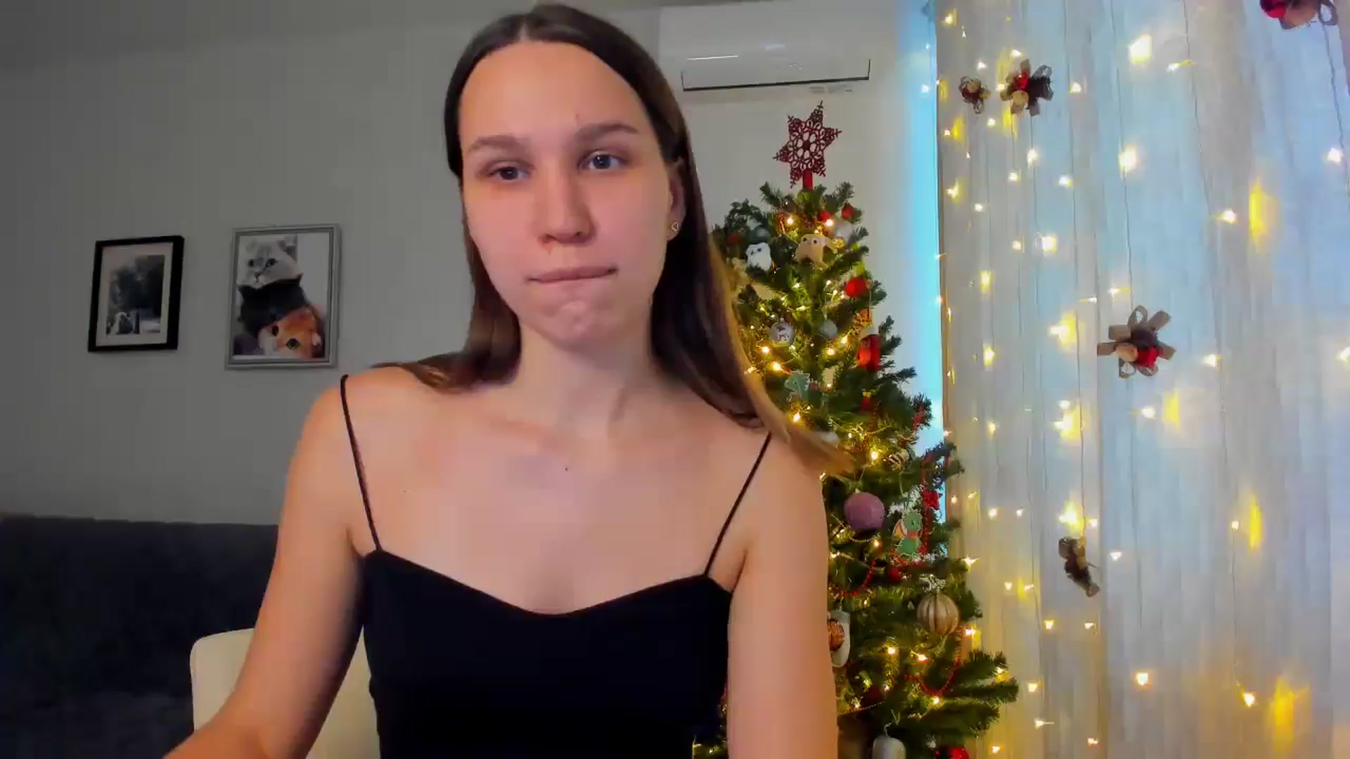 Gallery image thumbnail from WaveOfLove's myfreecams stream on, 12/18/2024, 11:49 image 14 of 20