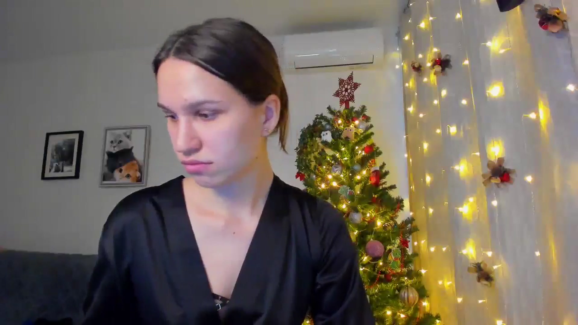 Gallery image thumbnail from WaveOfLove's myfreecams stream on, 12/18/2024, 13:52 image 6 of 20