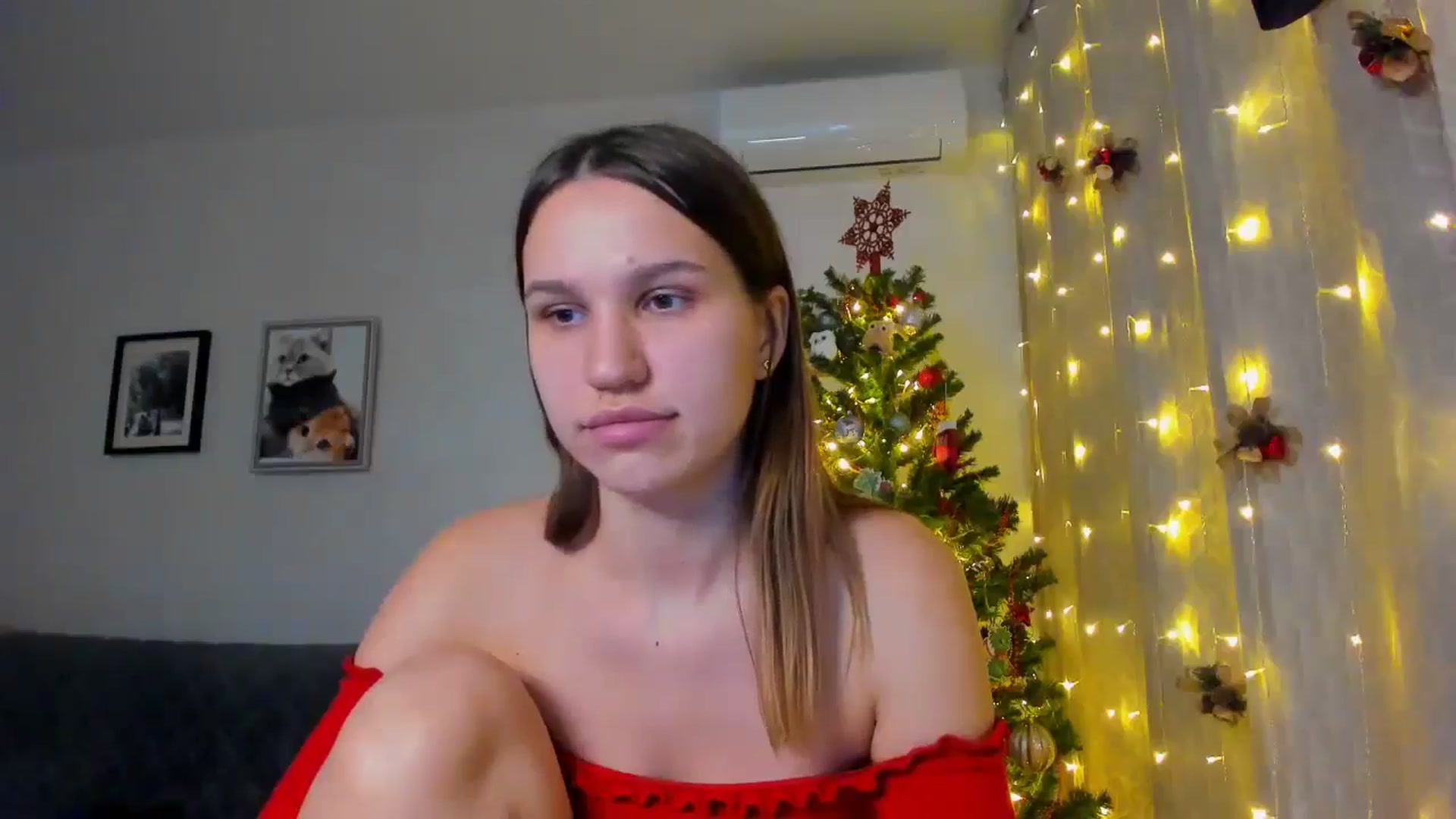 Gallery image thumbnail from WaveOfLove's myfreecams stream on, 12/18/2024, 13:52 image 14 of 20