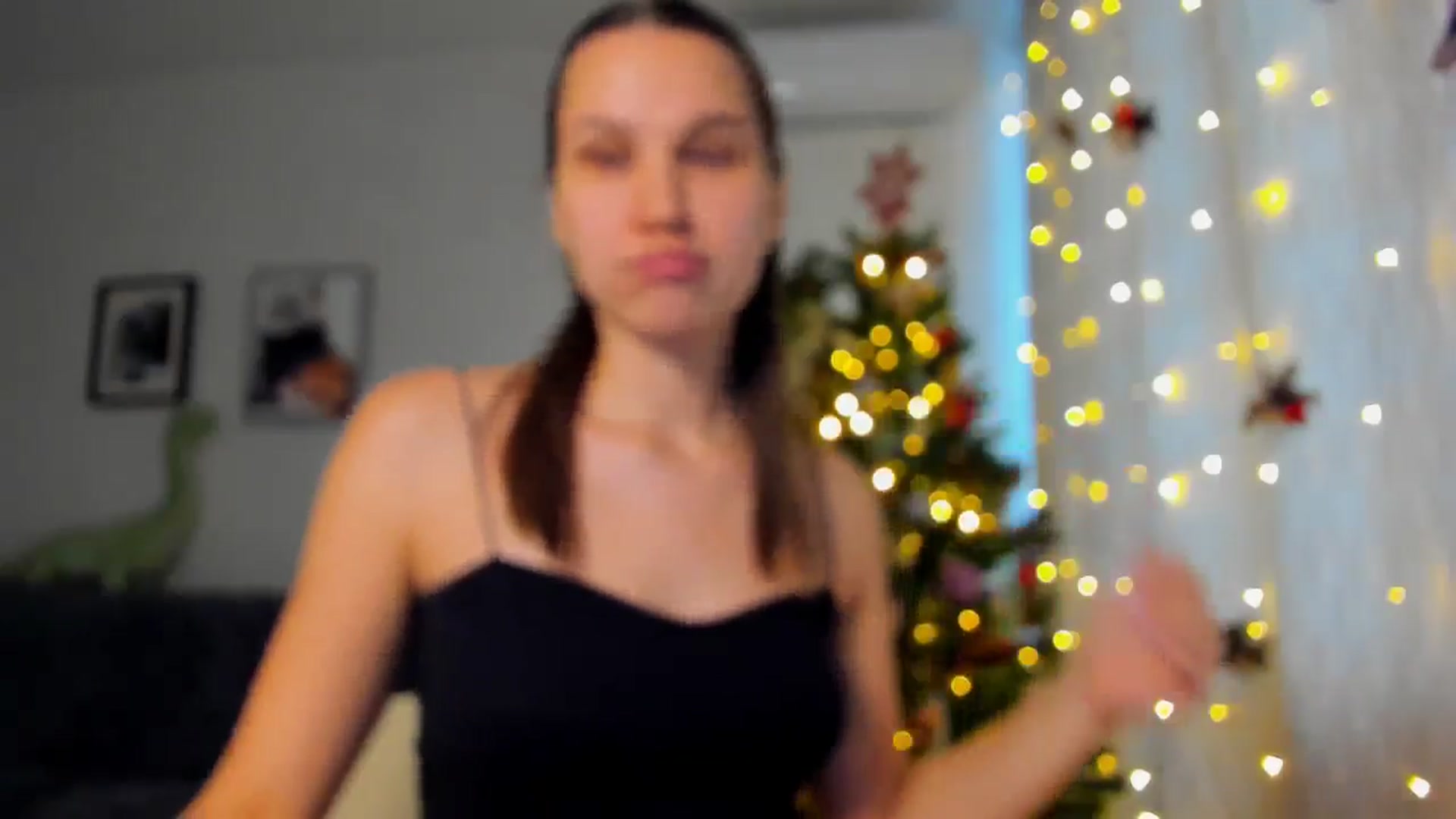 Gallery image thumbnail from WaveOfLove's myfreecams stream on, 12/19/2024, 11:37 image 7 of 20