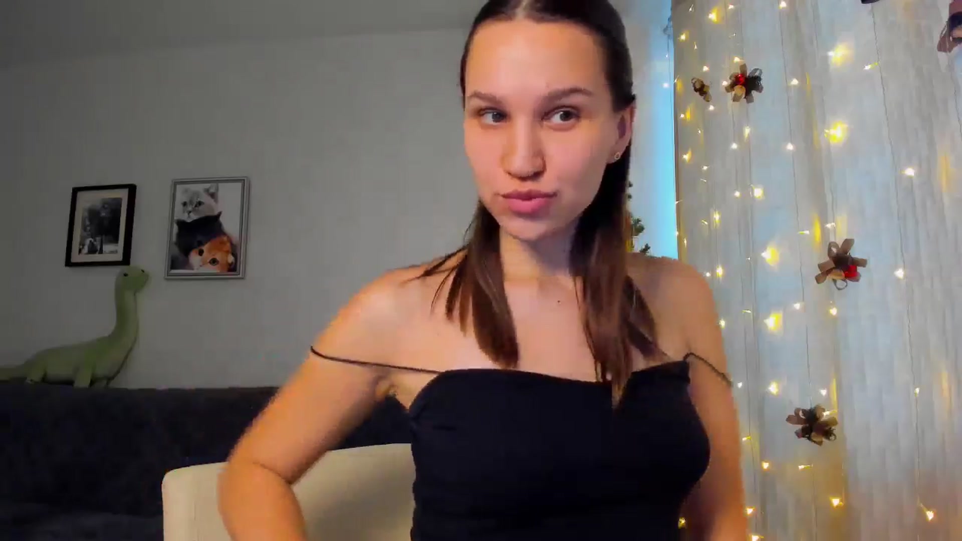 Gallery image thumbnail from WaveOfLove's myfreecams stream on, 12/19/2024, 11:37 image 10 of 20