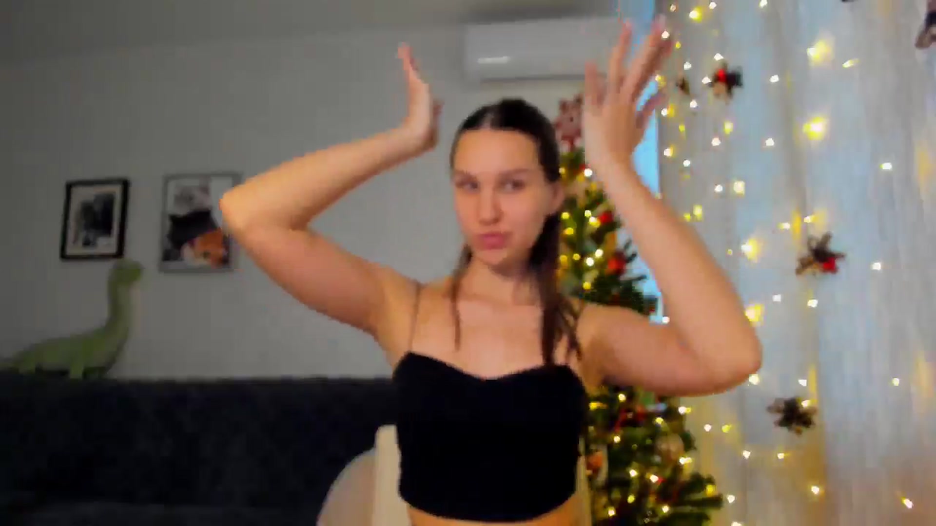 Gallery image thumbnail from WaveOfLove's myfreecams stream on, 12/19/2024, 11:37 image 20 of 20