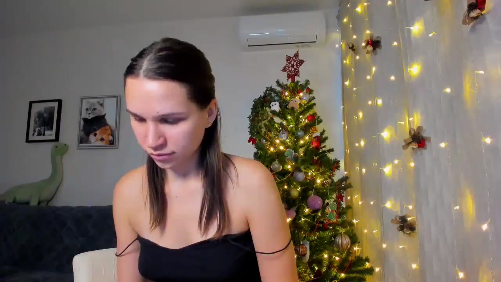 Gallery image thumbnail from WaveOfLove's myfreecams stream on, 12/19/2024, 12:52 image 19 of 20