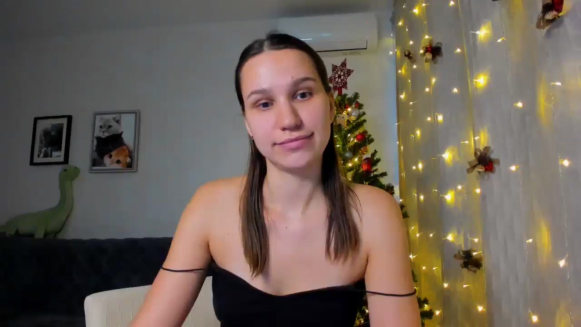 Gallery image thumbnail from WaveOfLove's myfreecams stream on, 12/19/2024, 12:52 image 18 of 20