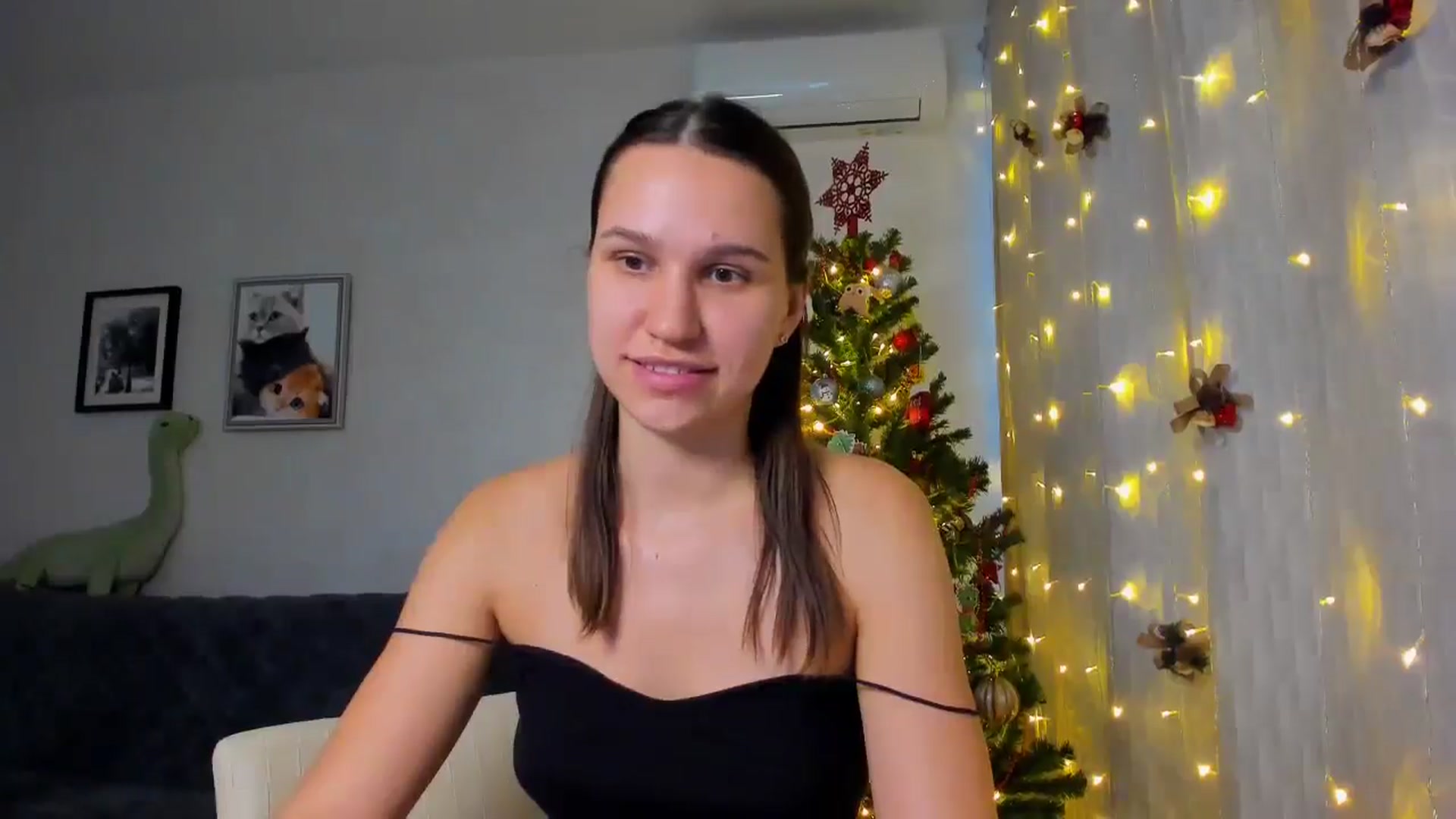Gallery image thumbnail from WaveOfLove's myfreecams stream on, 12/19/2024, 12:52 image 15 of 20