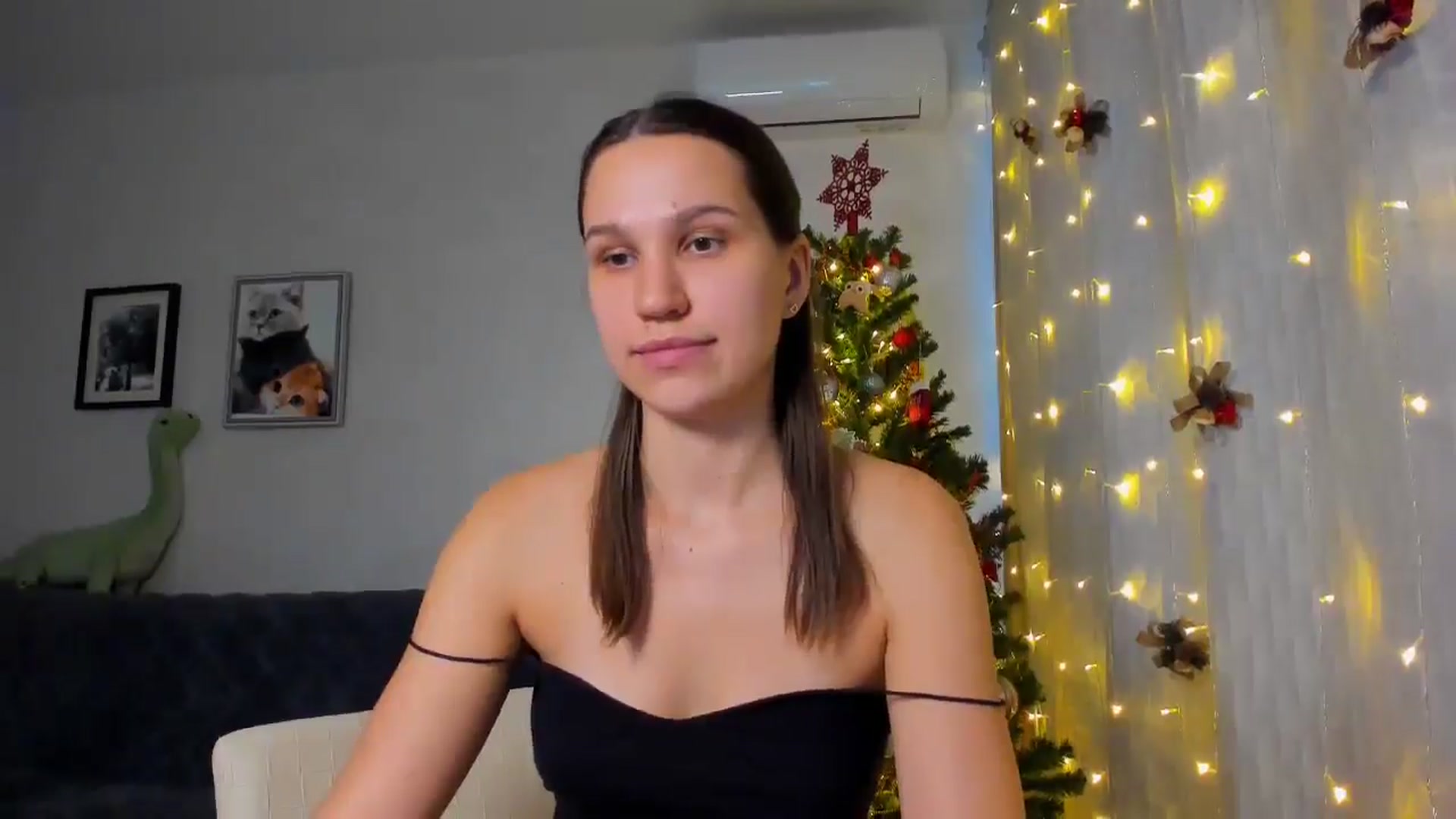 Gallery image thumbnail from WaveOfLove's myfreecams stream on, 12/19/2024, 12:52 image 13 of 20