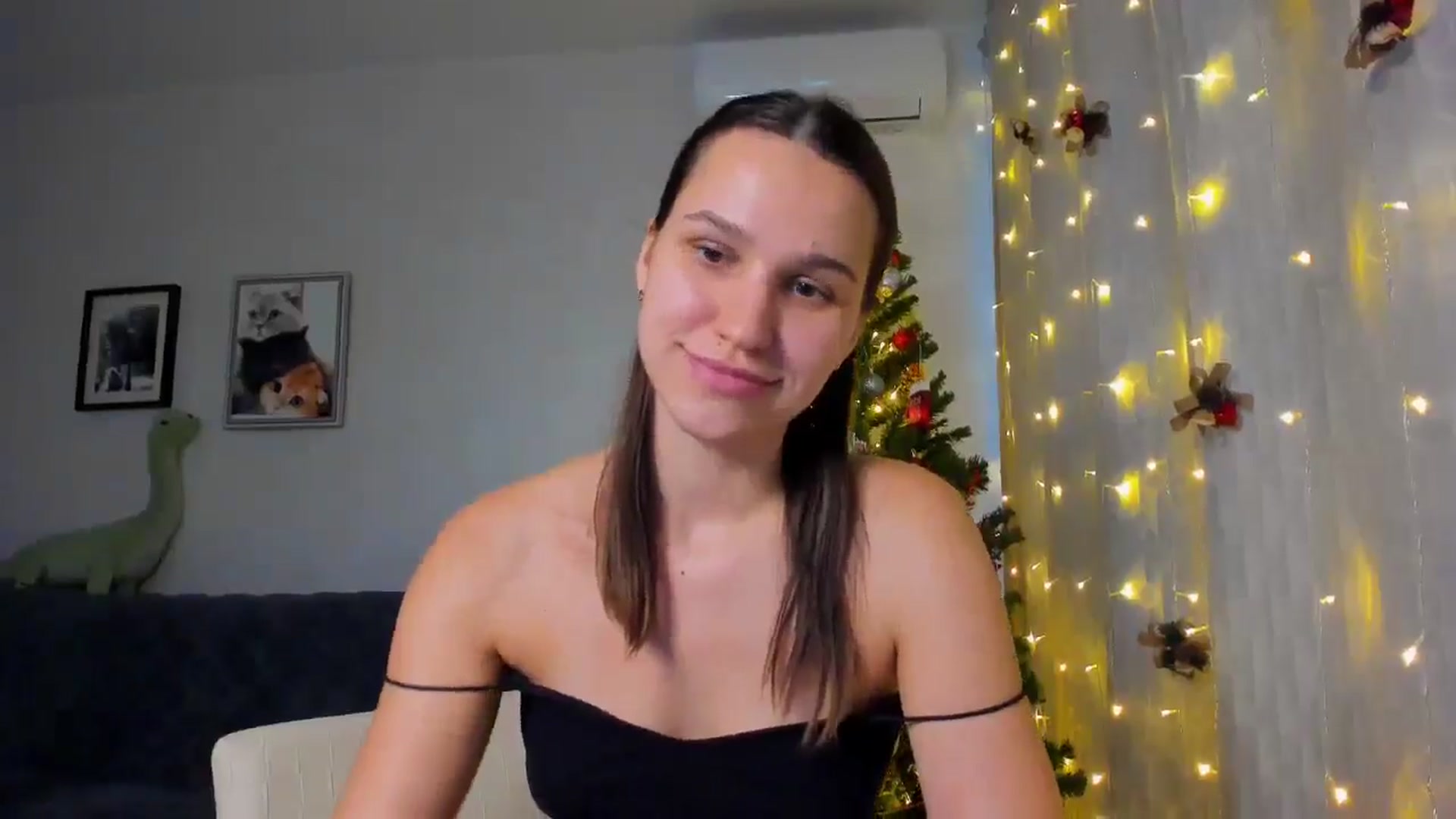 Gallery image thumbnail from WaveOfLove's myfreecams stream on, 12/19/2024, 12:52 image 16 of 20