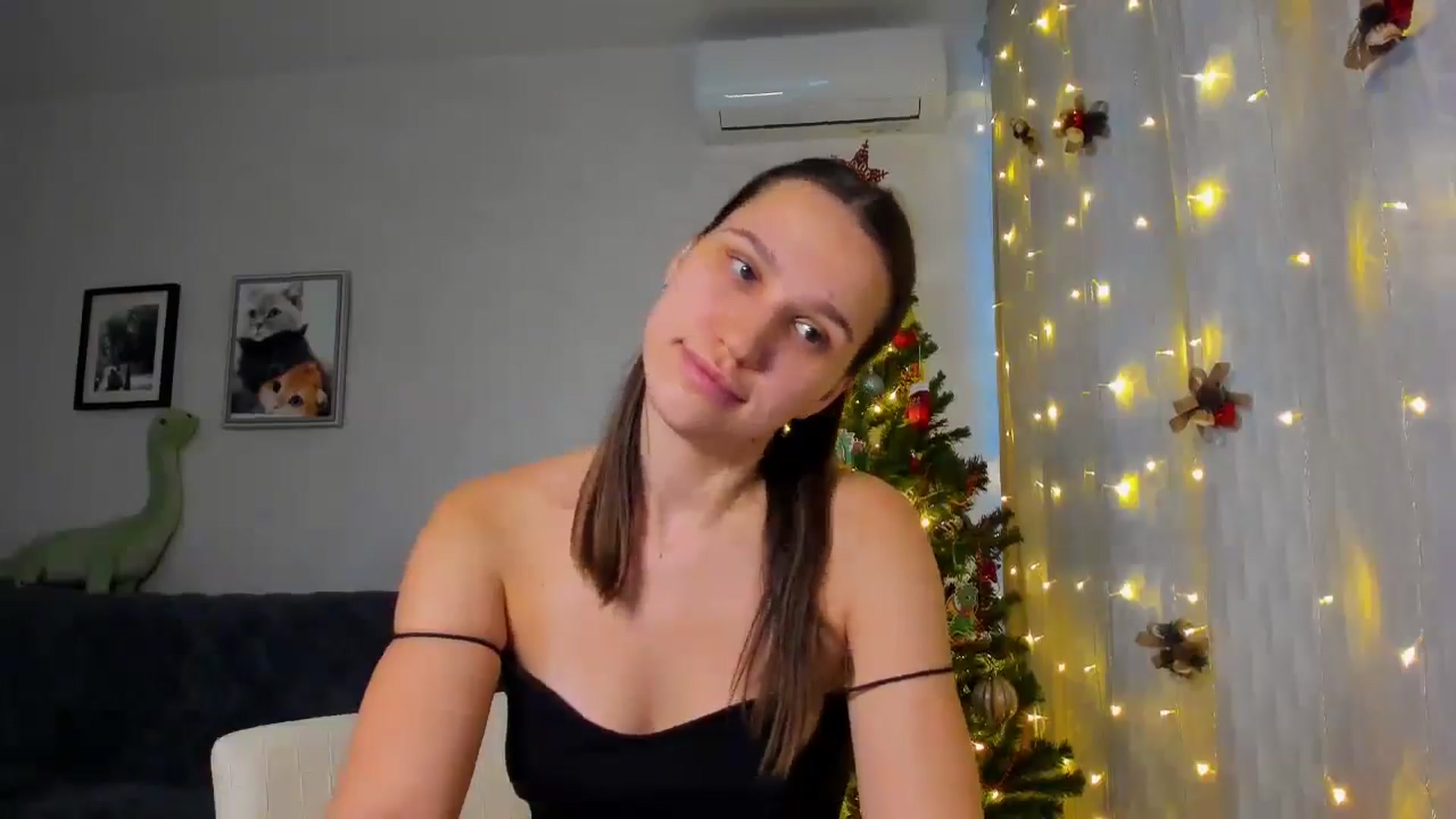 Gallery image thumbnail from WaveOfLove's myfreecams stream on, 12/19/2024, 12:52 image 12 of 20