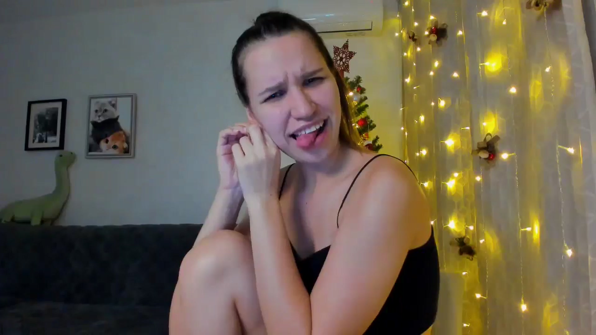 Gallery image thumbnail from WaveOfLove's myfreecams stream on, 12/19/2024, 14:42 image 19 of 20
