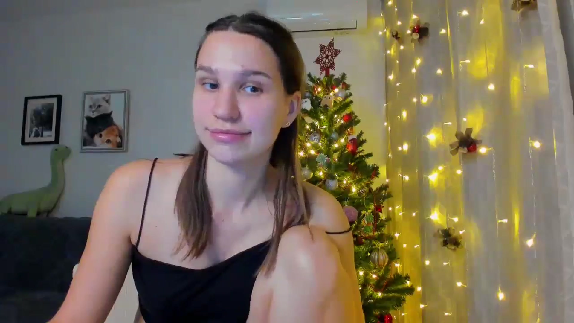 Gallery image thumbnail from WaveOfLove's myfreecams stream on, 12/19/2024, 14:42 image 3 of 20