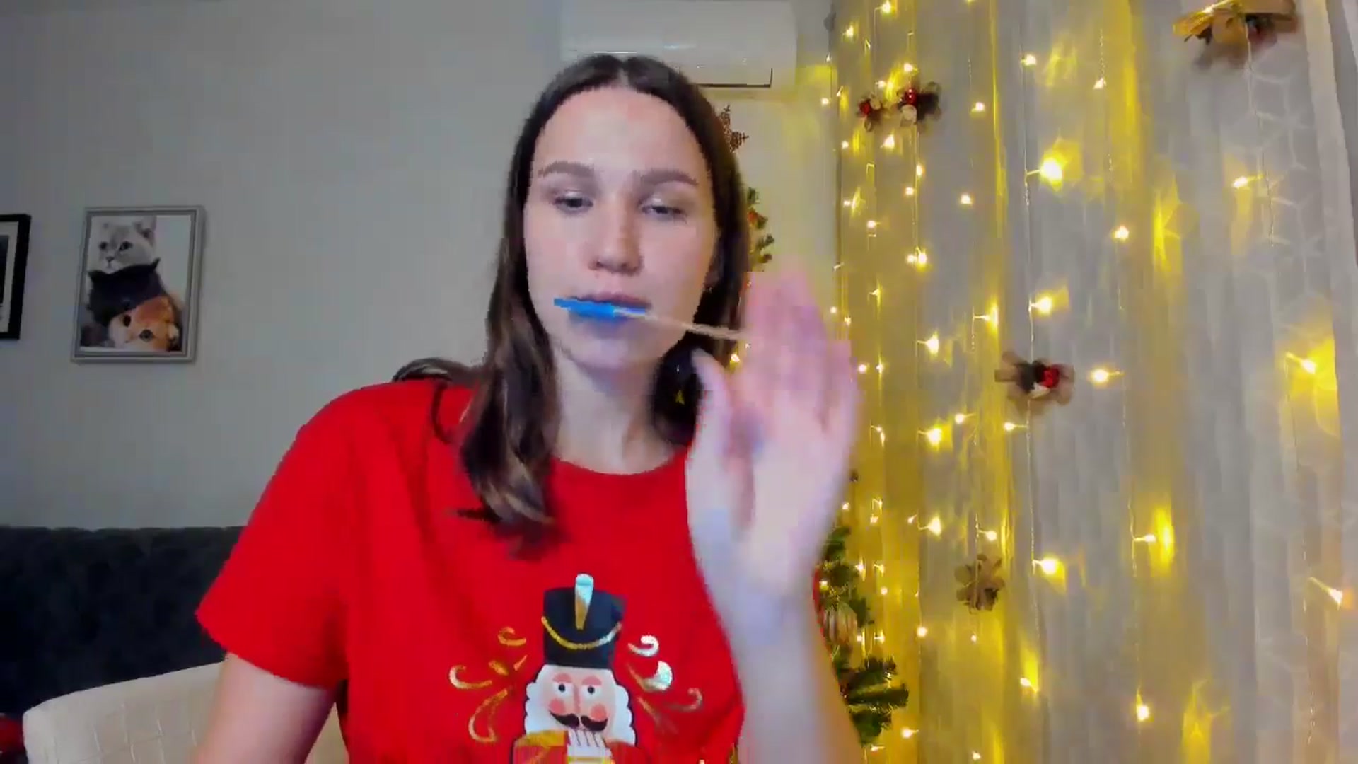 Gallery image thumbnail from WaveOfLove's myfreecams stream on, 12/25/2024, 18:29 image 16 of 20