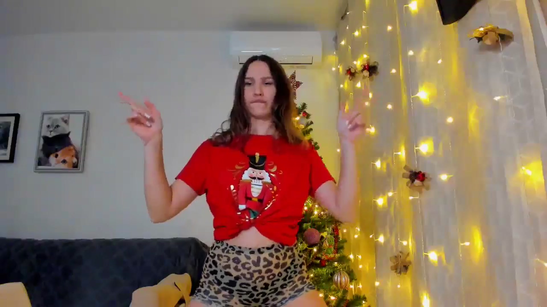 Gallery image thumbnail from WaveOfLove's myfreecams stream on, 12/25/2024, 18:29 image 6 of 20