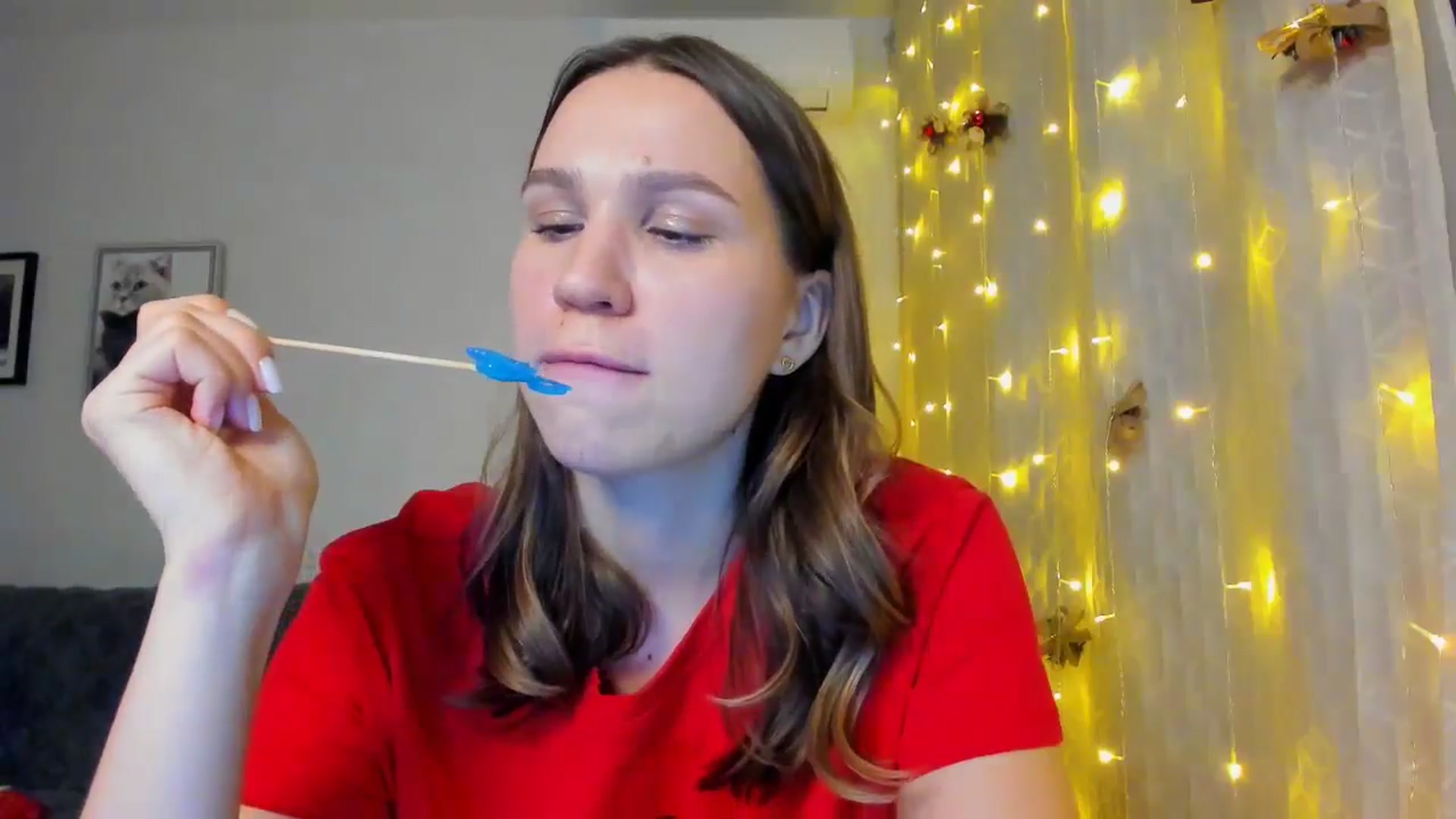 Gallery image thumbnail from WaveOfLove's myfreecams stream on, 12/25/2024, 19:29 image 19 of 20