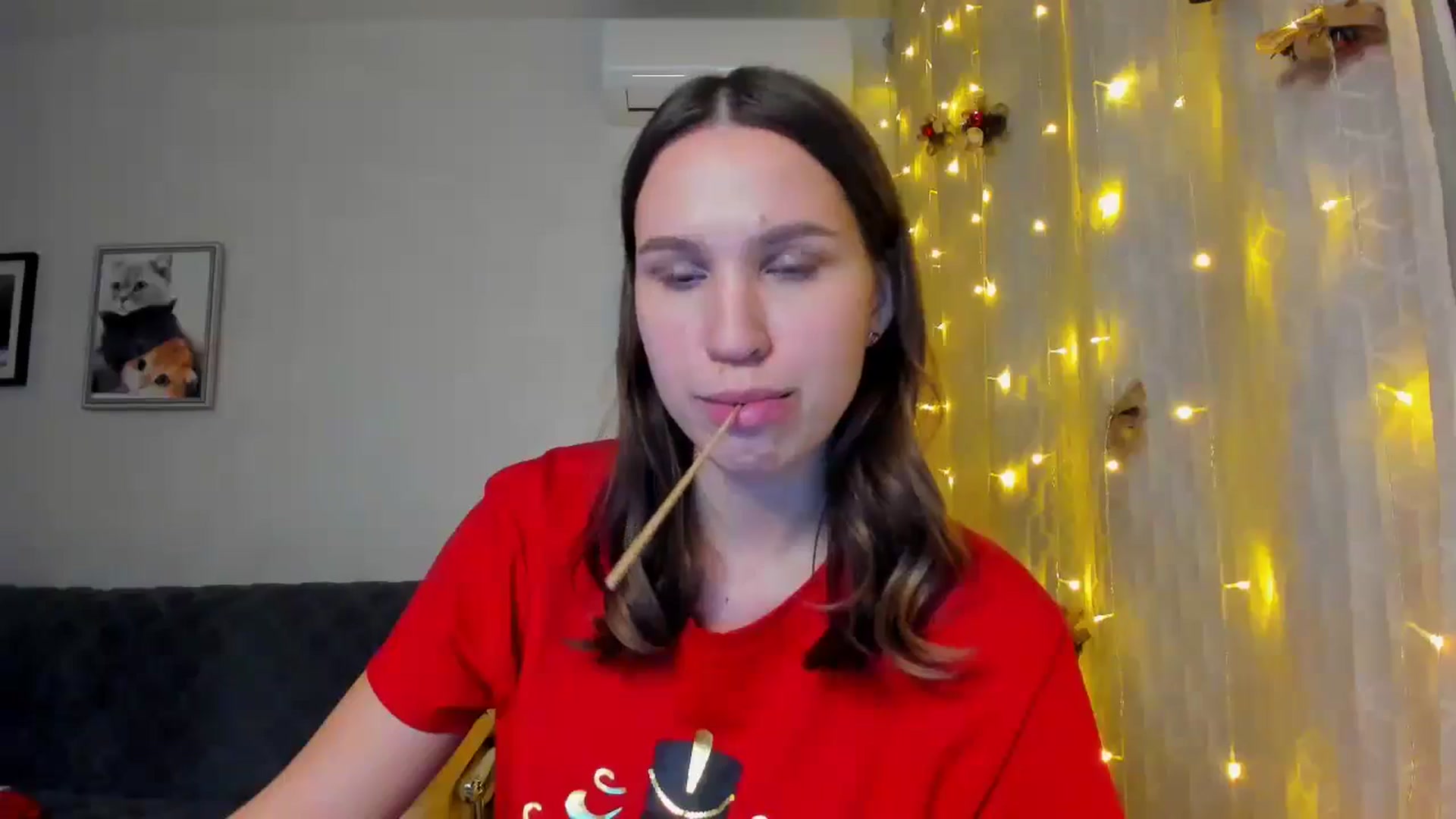 Gallery image thumbnail from WaveOfLove's myfreecams stream on, 12/25/2024, 19:29 image 16 of 20