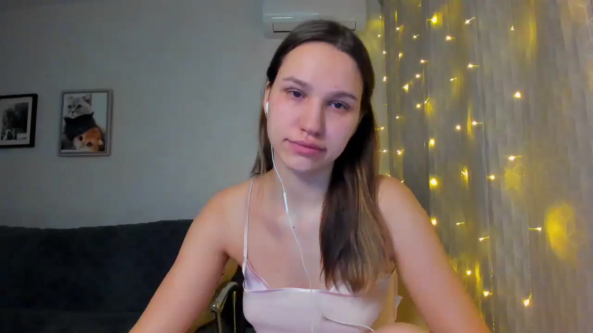Gallery image thumbnail from WaveOfLove's myfreecams stream on, 01/29/2025, 24:54 image 7 of 20