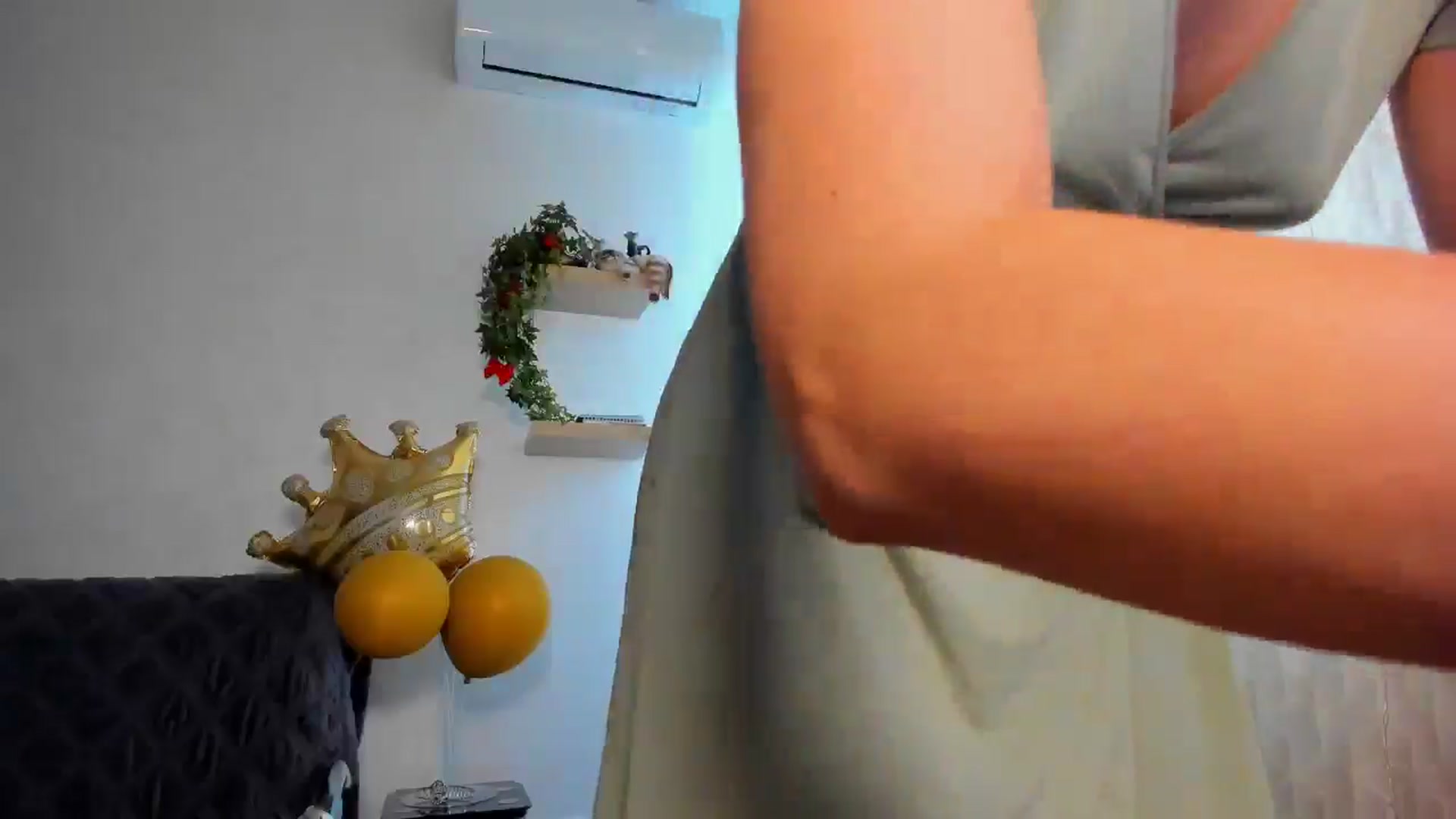 Gallery image thumbnail from WaveOfLove's myfreecams stream on, 02/13/2025, 11:16 image 9 of 20