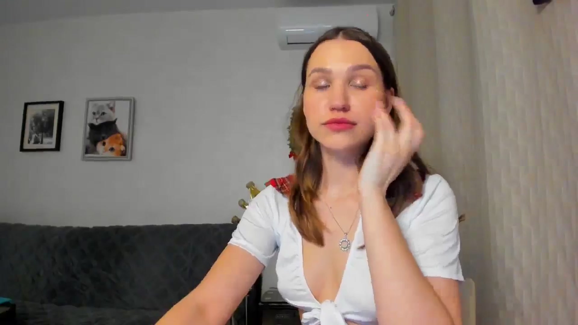 Gallery image thumbnail from WaveOfLove's myfreecams stream on, 03/07/2025, 18:05 image 13 of 20